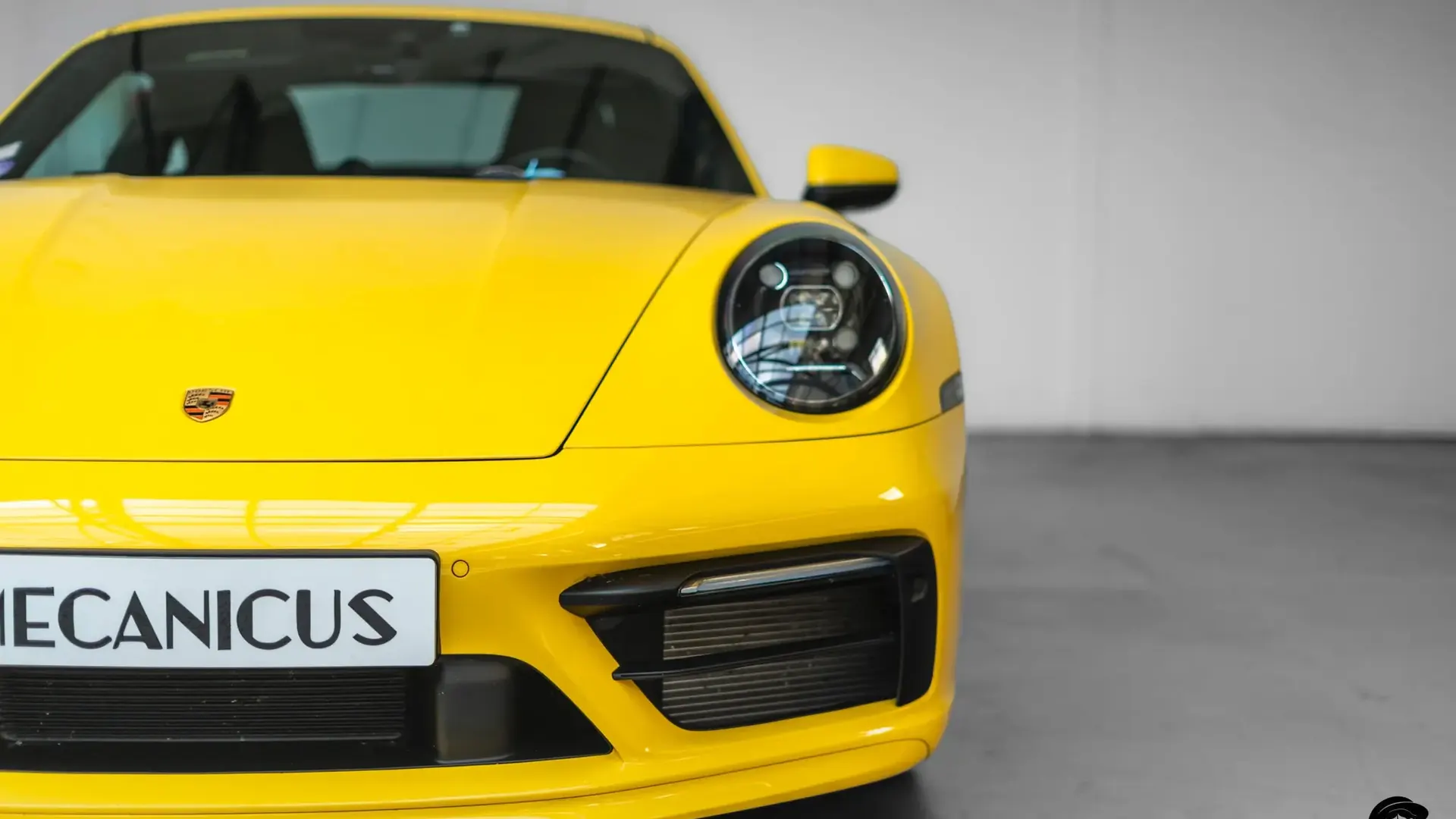 Porsche 911 — photo 23