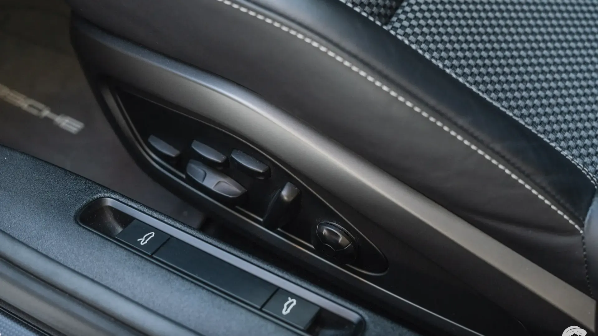 Porsche 911 — photo 20