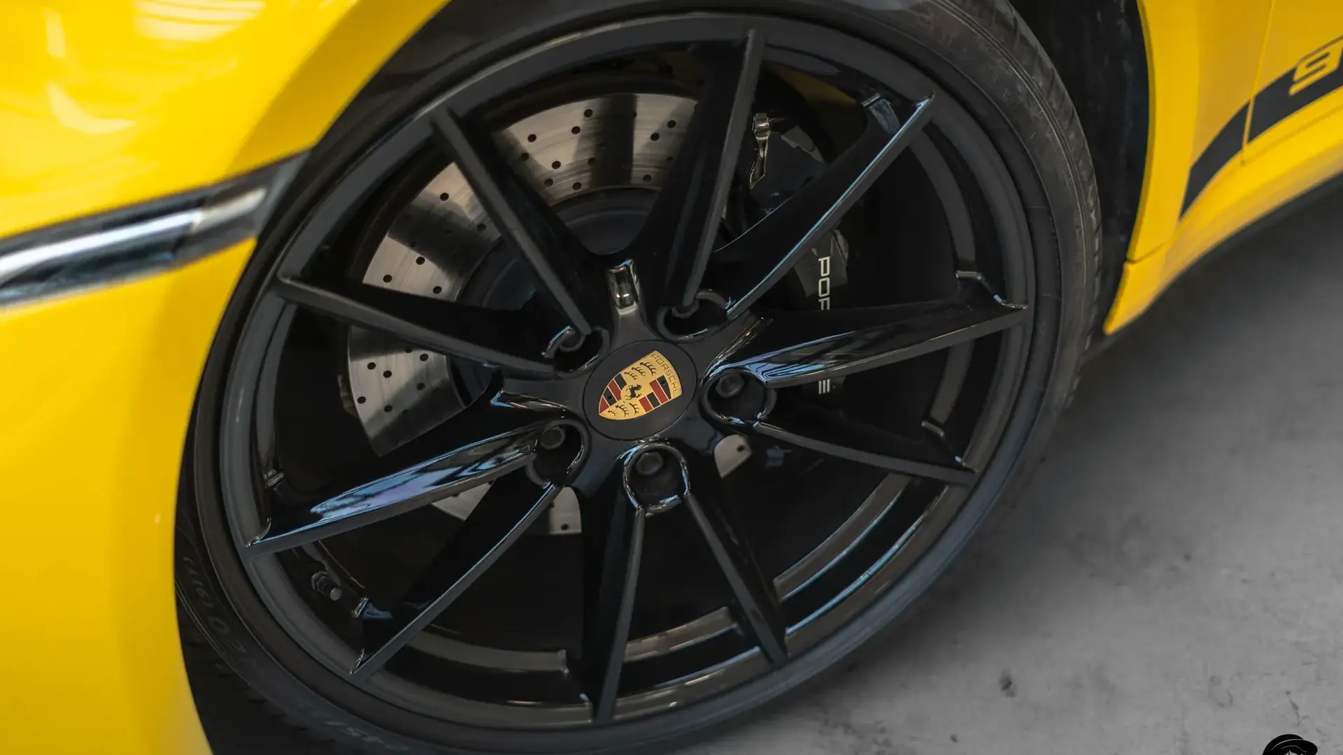 Porsche 911 — photo 27