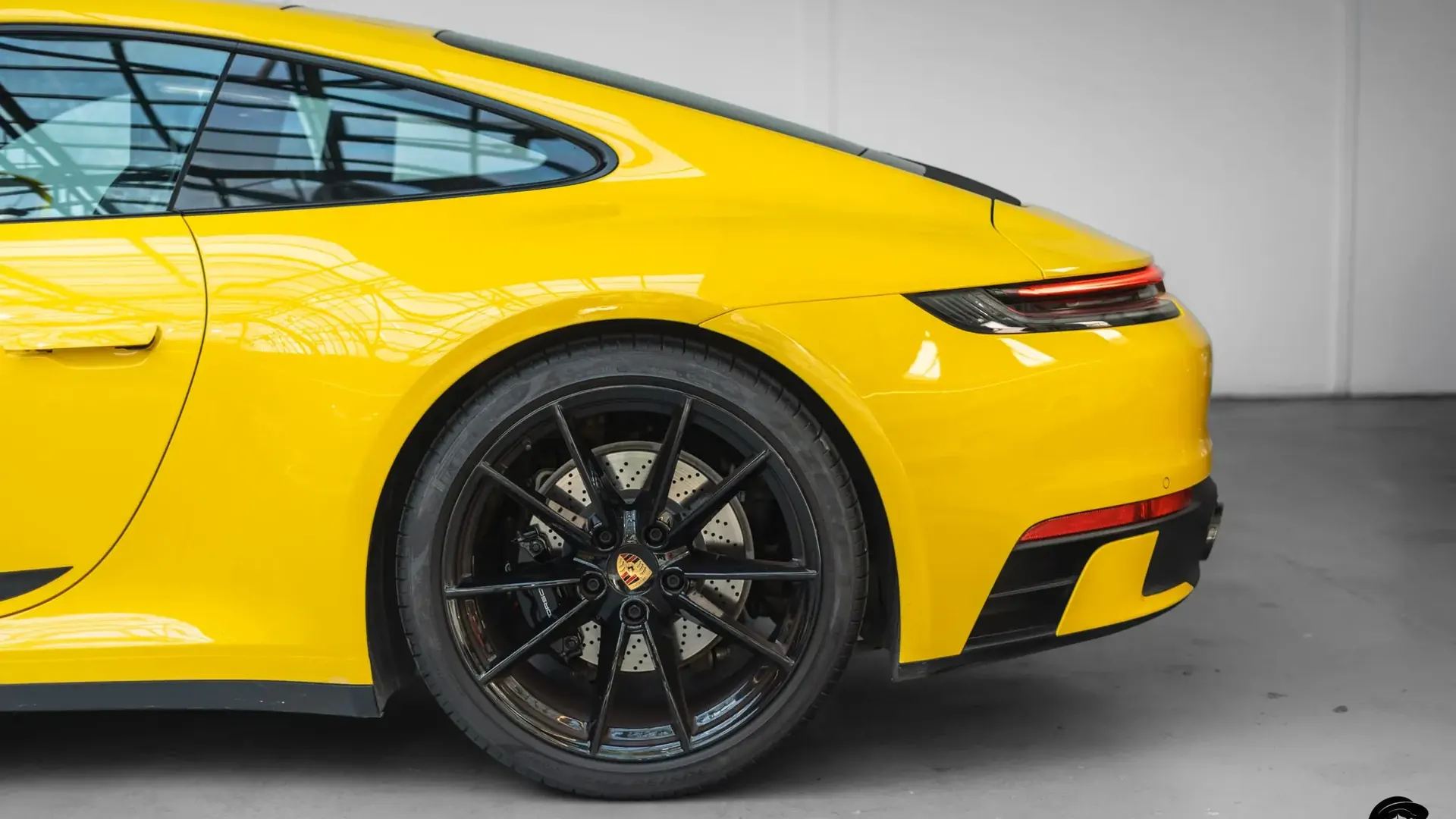 Porsche 911 — photo 8