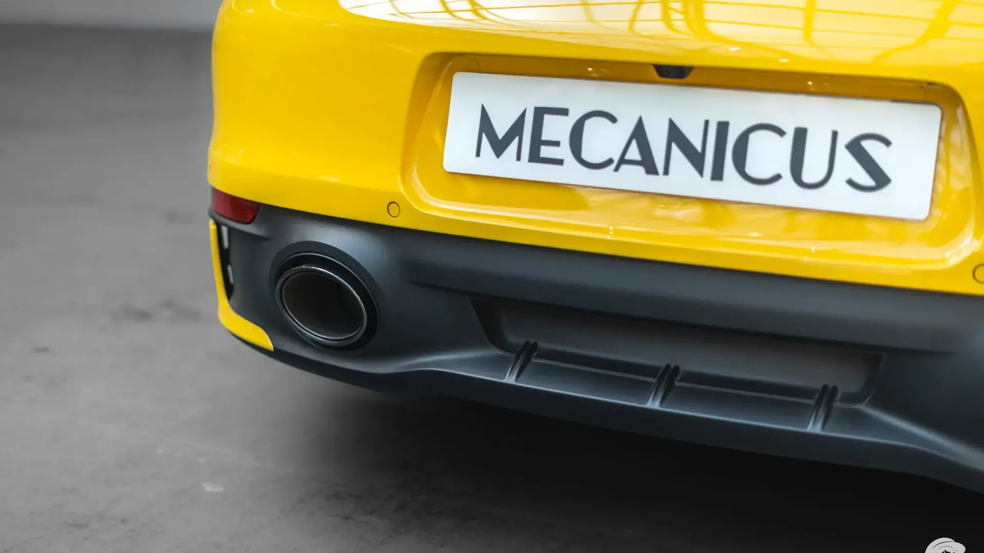 Porsche 911 — photo 35
