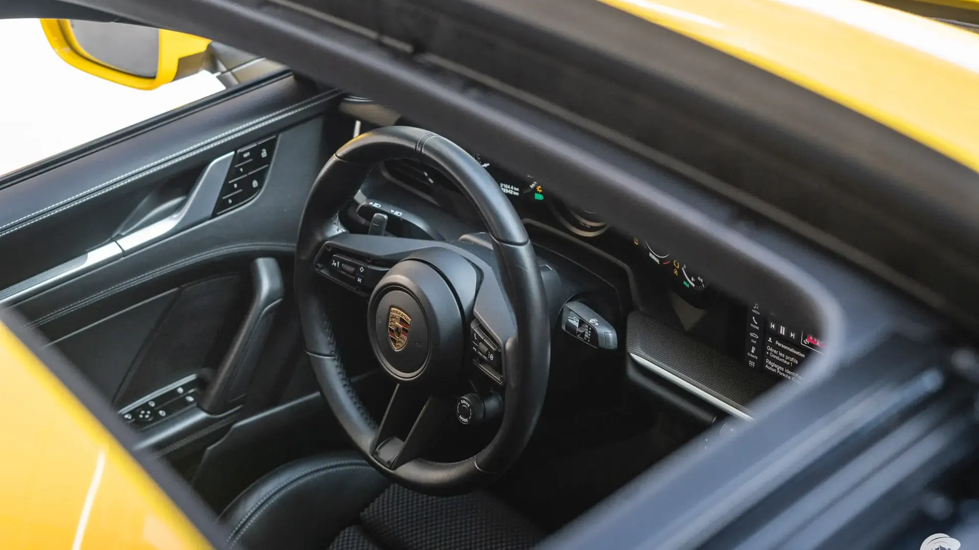 Porsche 911 — photo 19