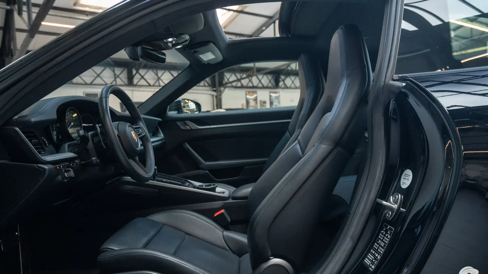 Porsche 911 — photo 12