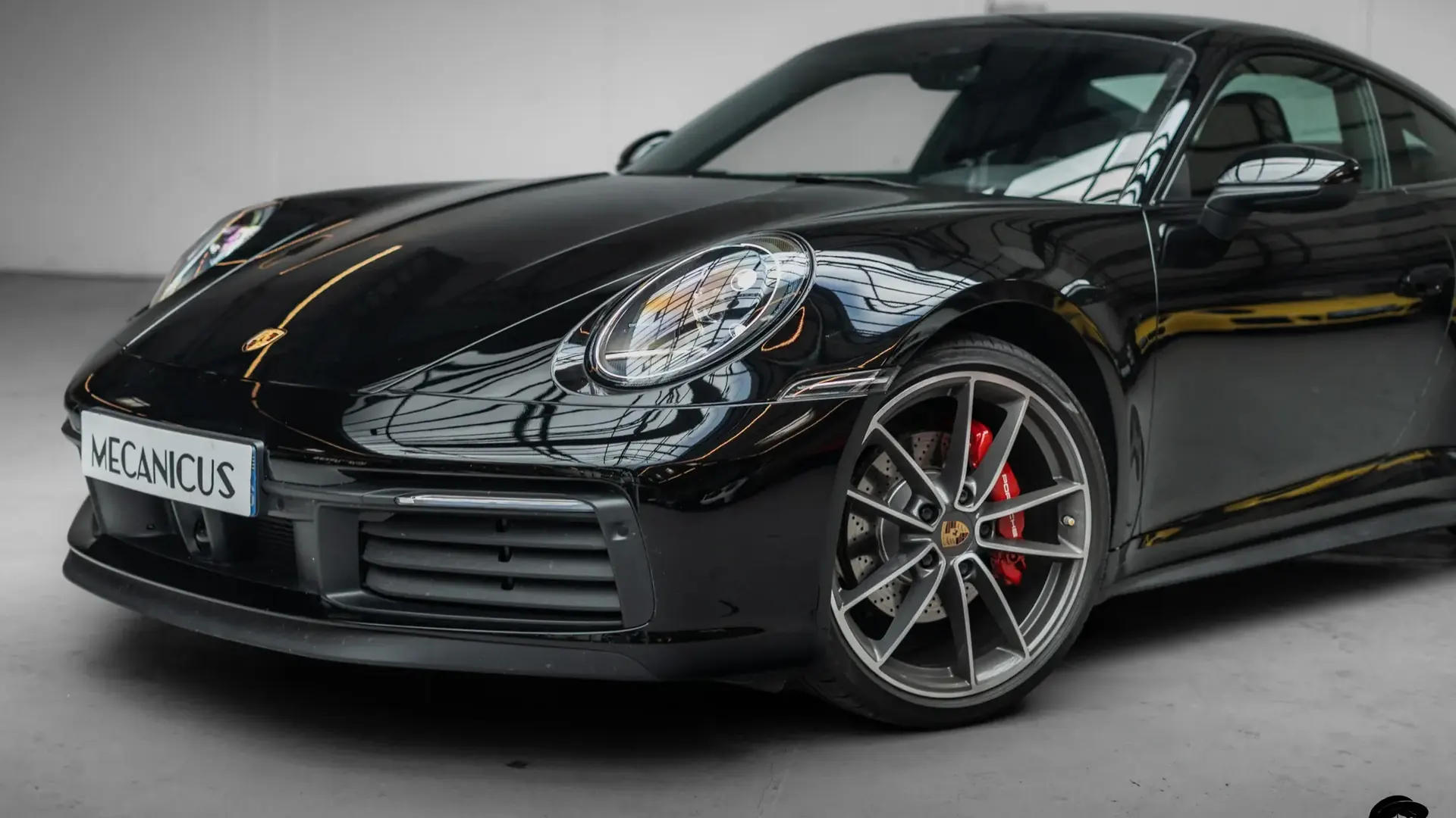 Porsche 911 — photo 36