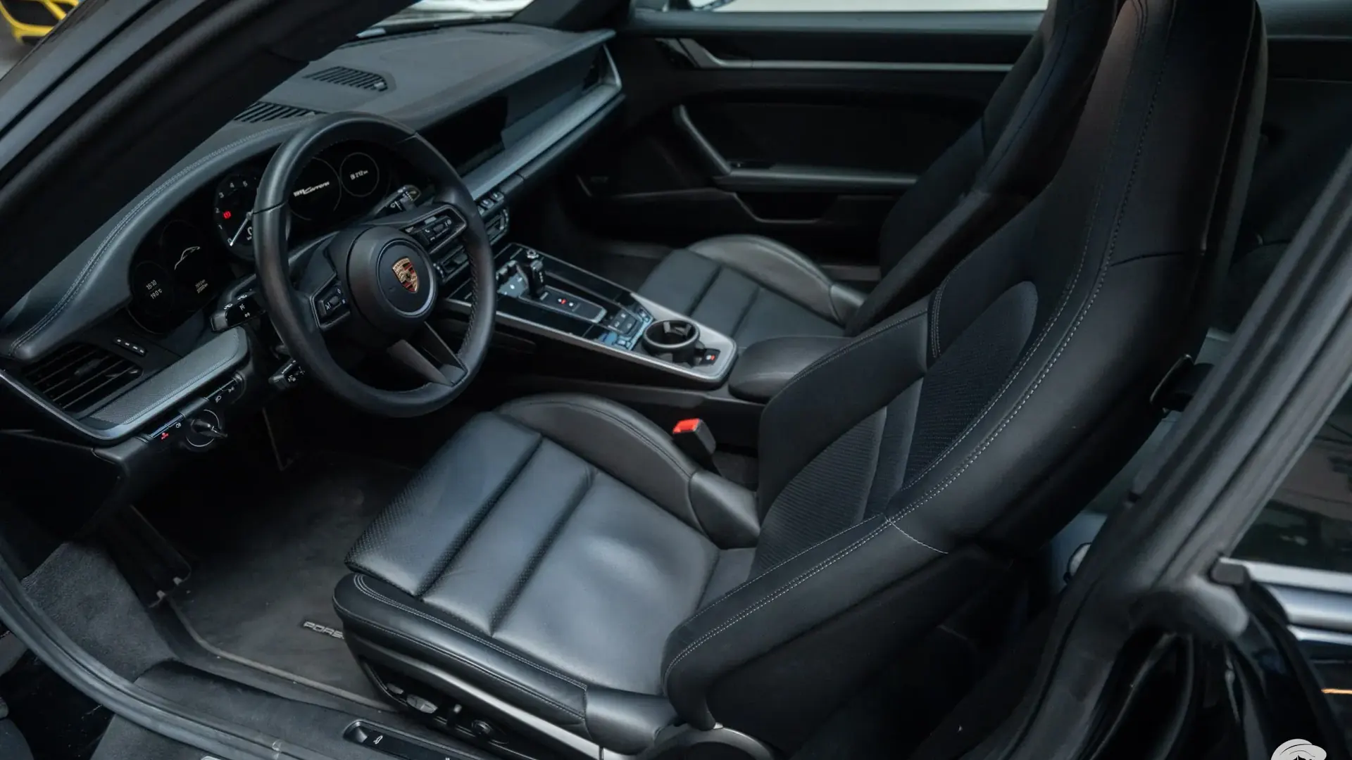 Porsche 911 — photo 14