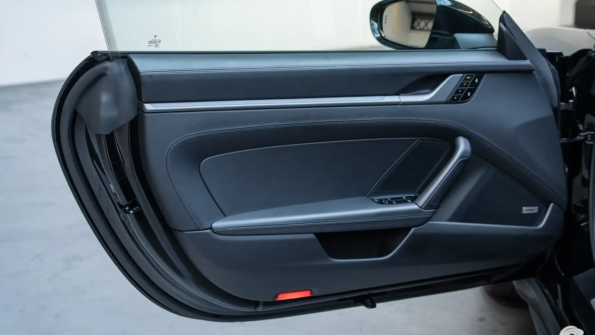 Porsche 911 — photo 26