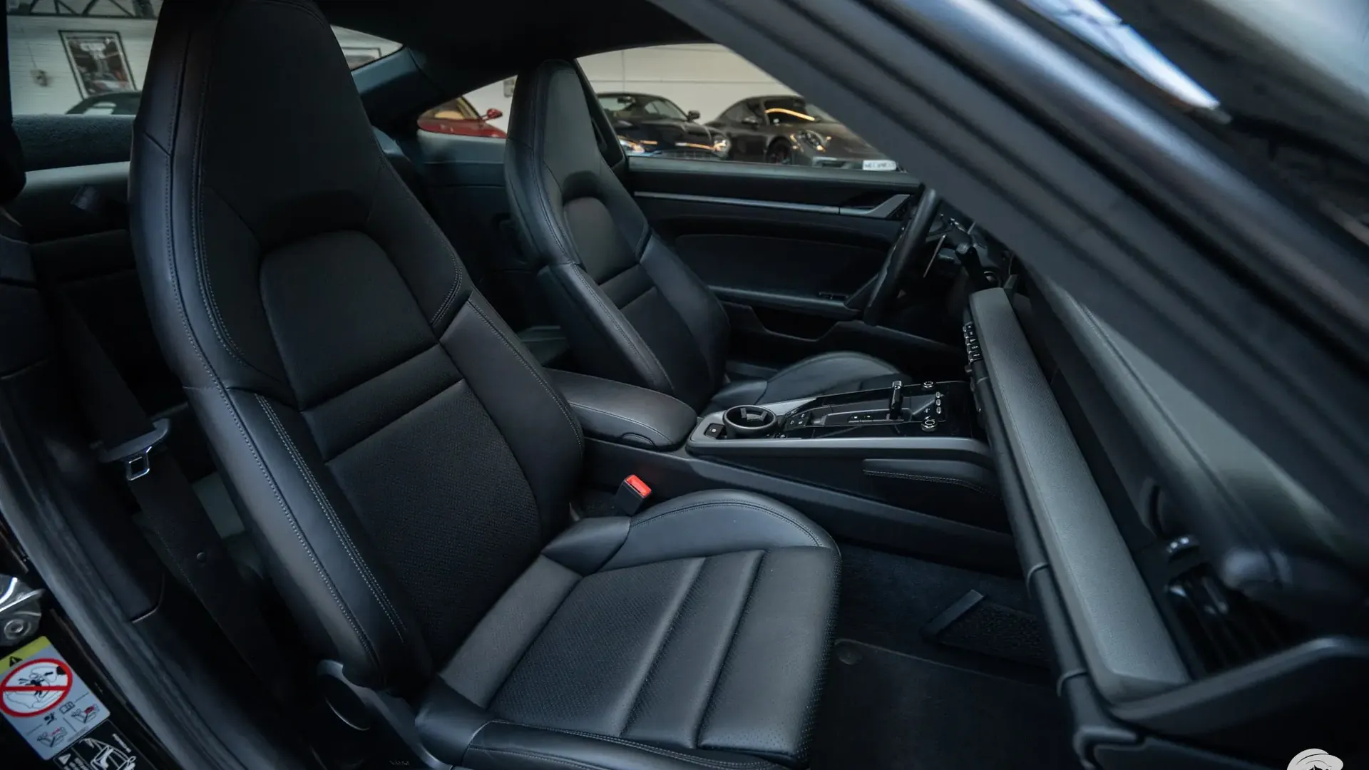 Porsche 911 — photo 17
