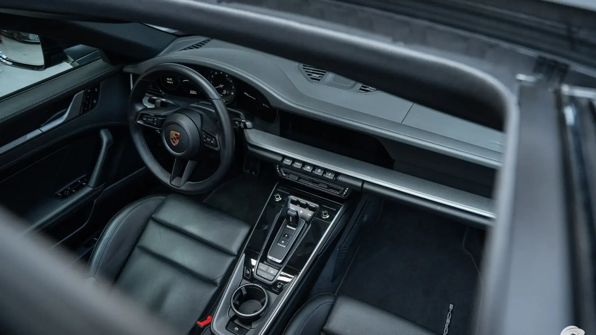Porsche 911 — photo 19