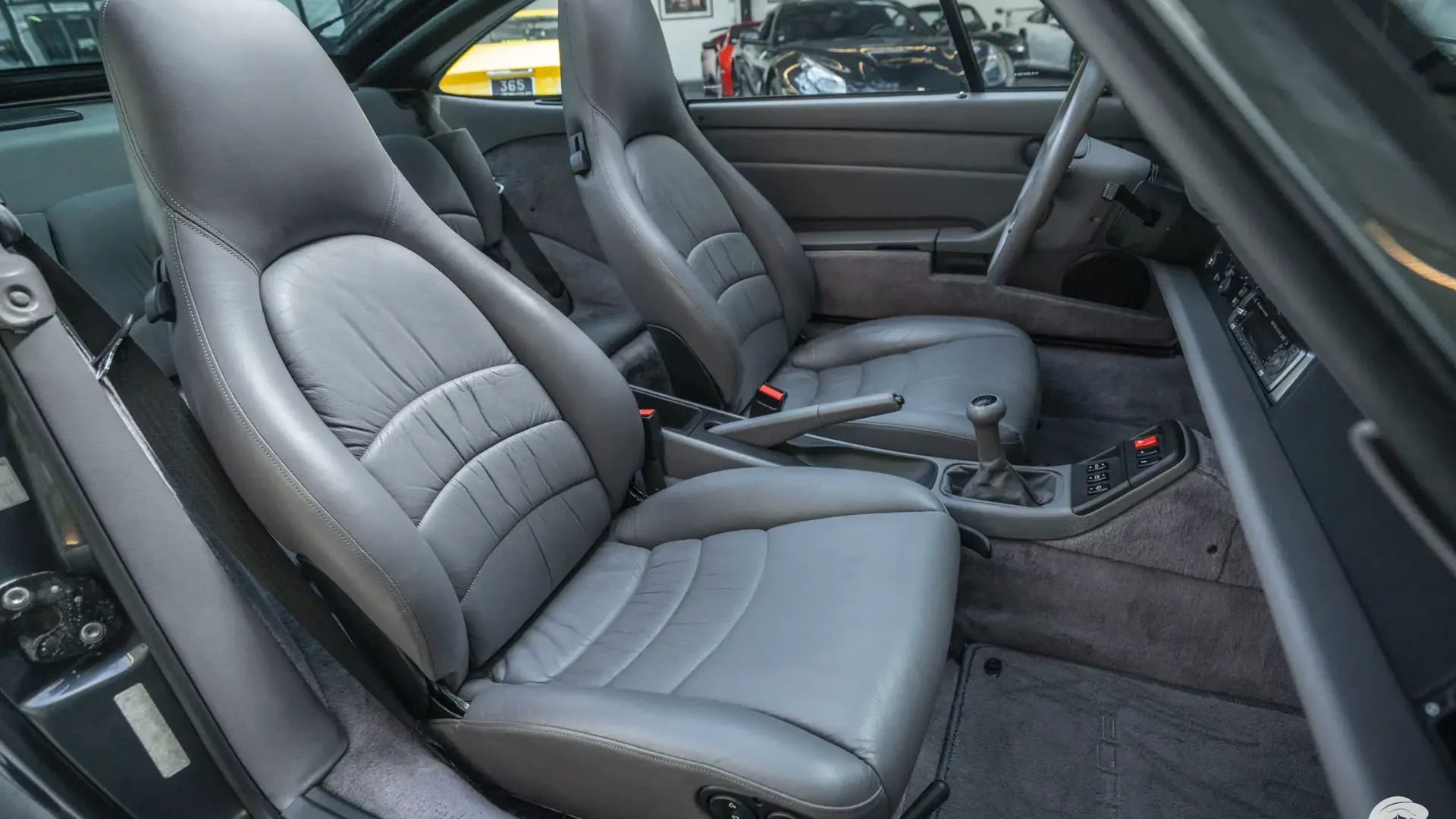 Porsche 911 — photo 21