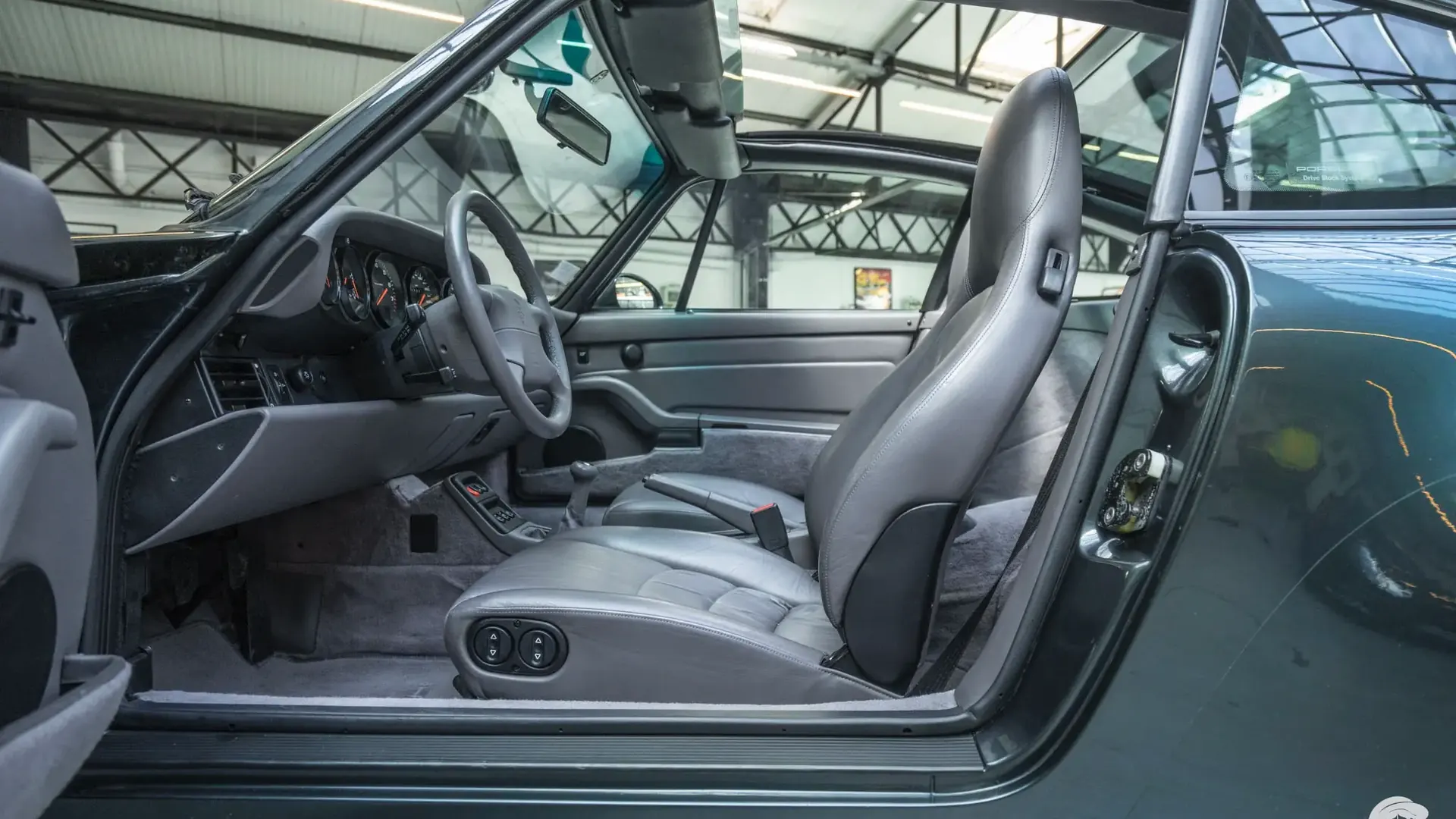 Porsche 911 — photo 10