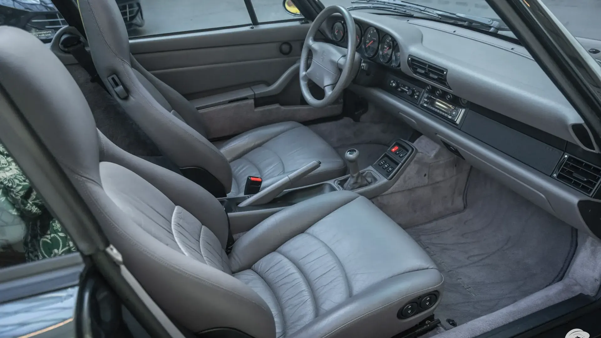 Porsche 911 — photo 19