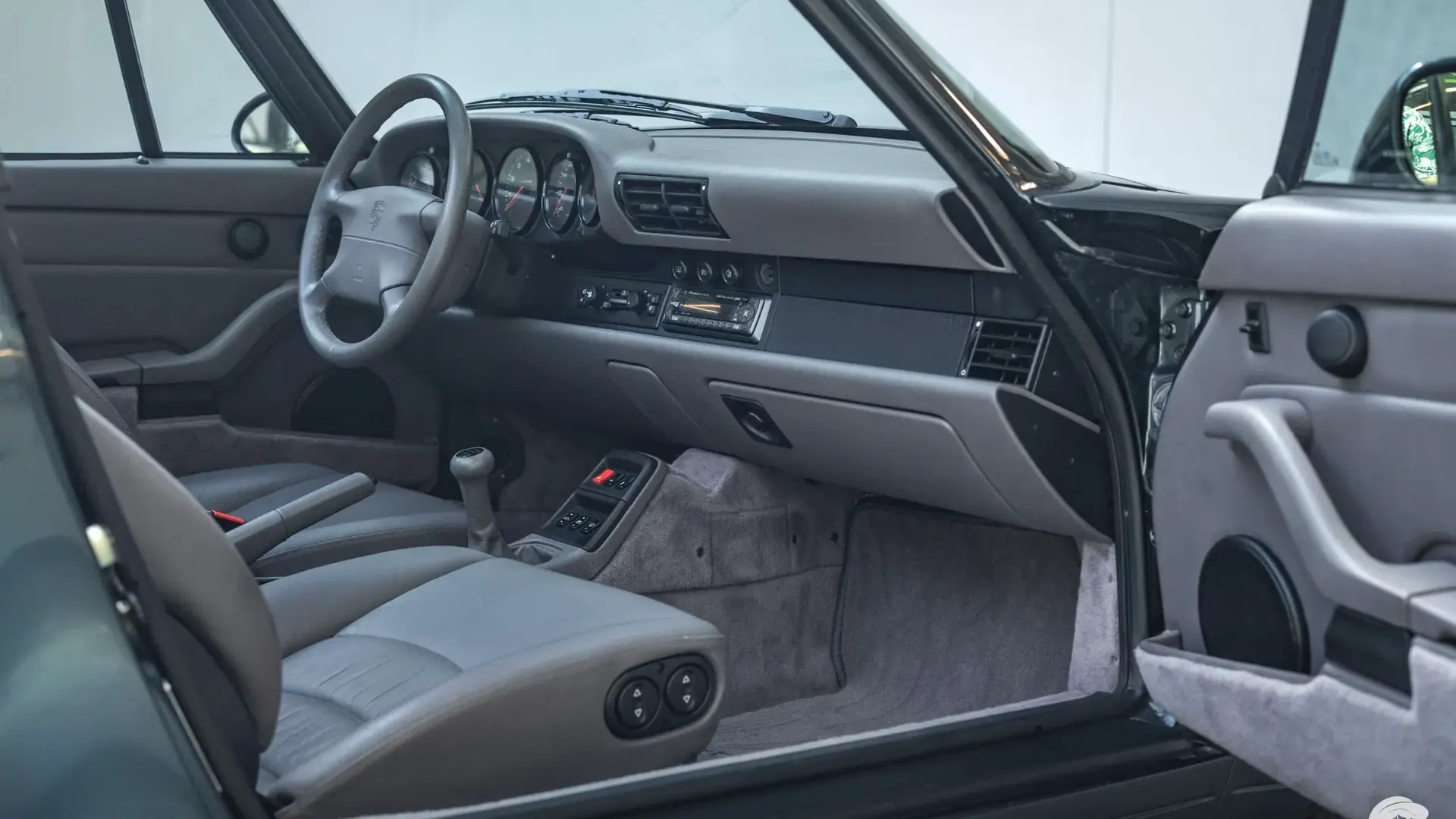 Porsche 911 — photo 30
