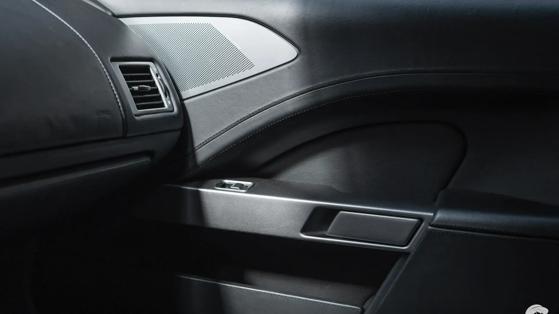Aston Martin Rapide — photo 20