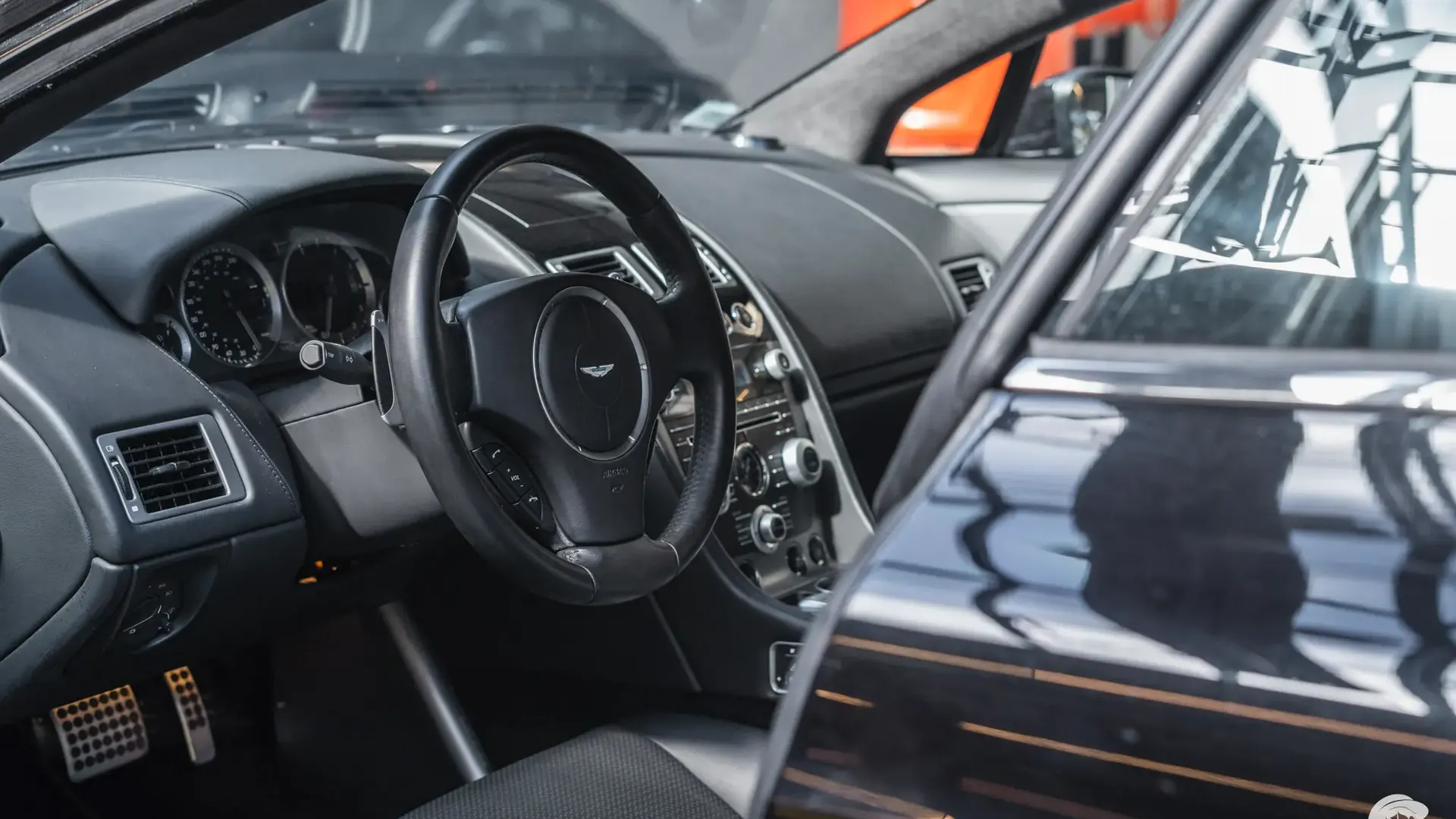 Aston Martin Rapide — photo 9