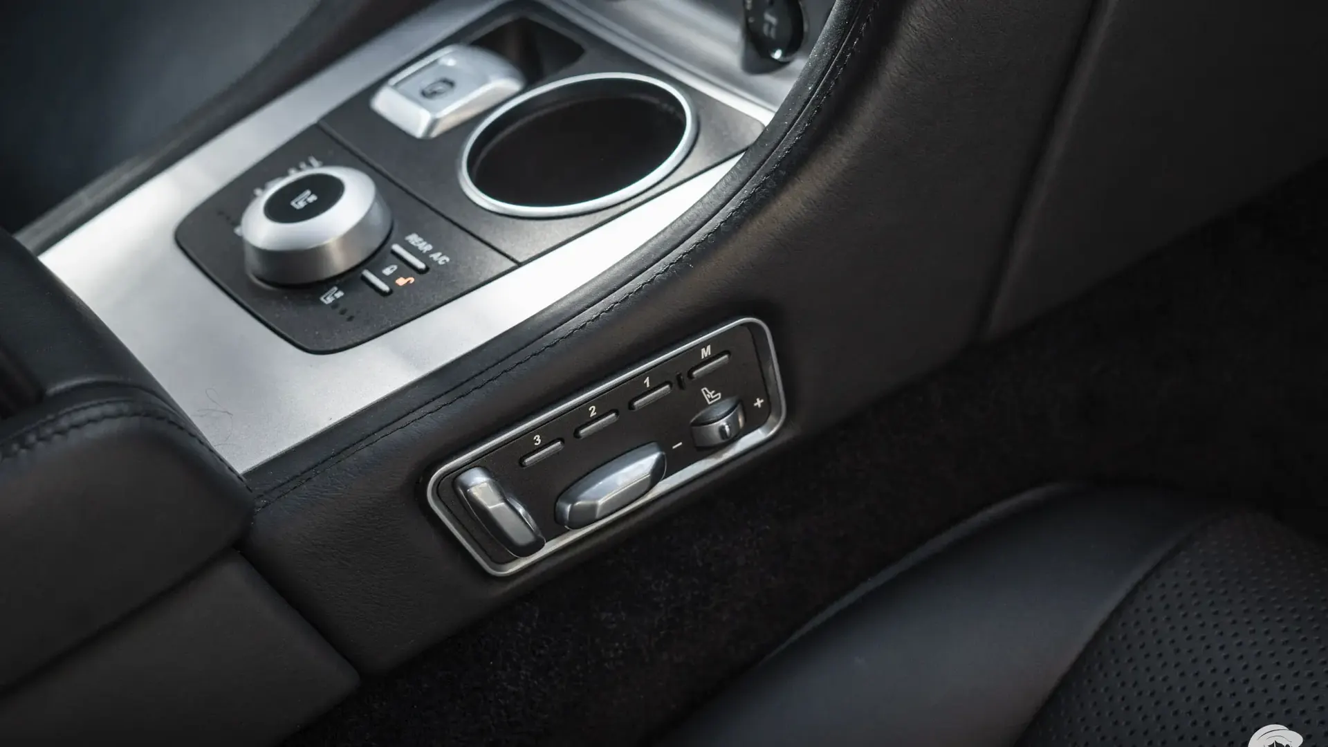 Aston Martin Rapide — photo 21