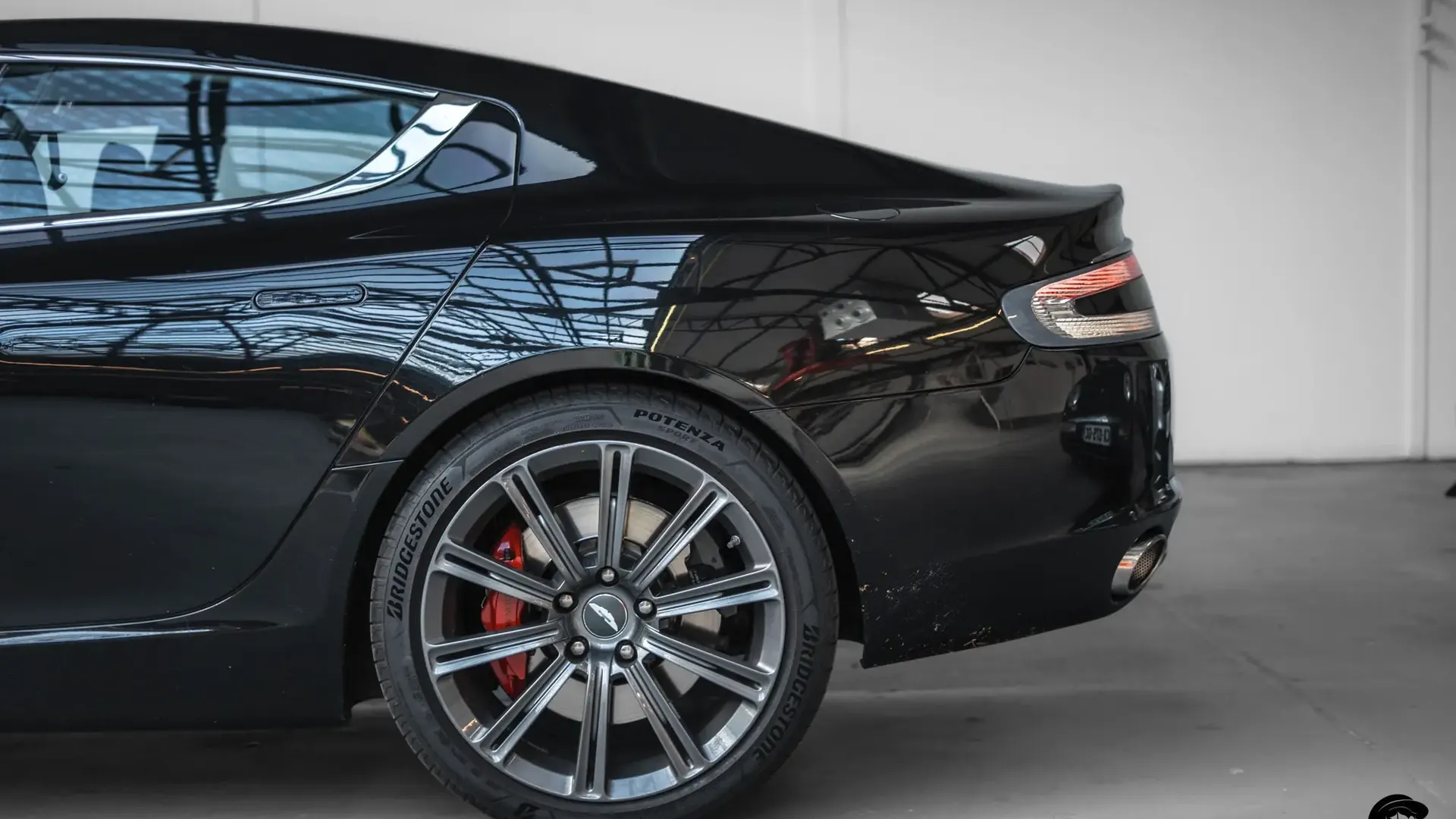 Aston Martin Rapide — photo 8