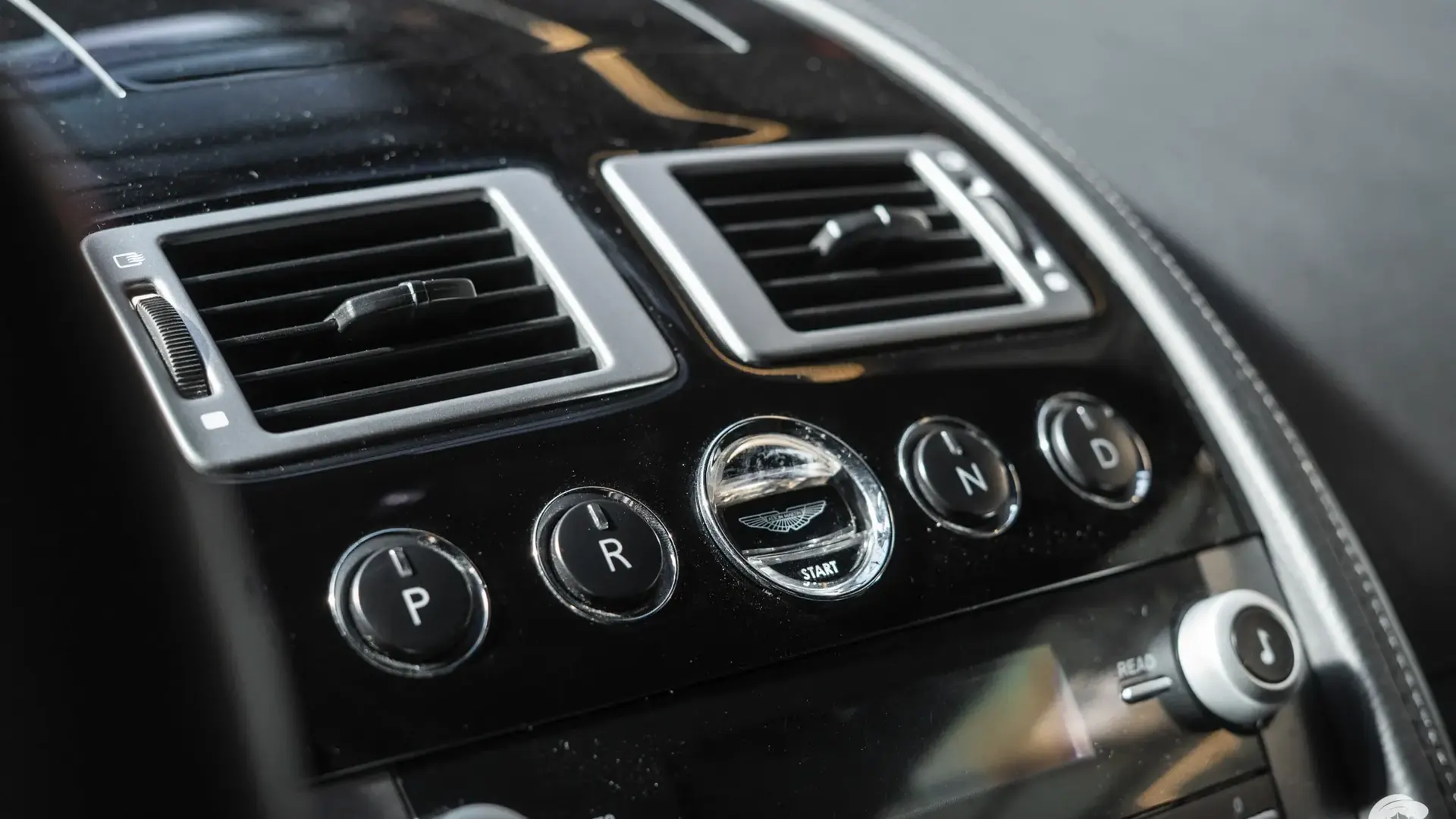 Aston Martin Rapide — photo 19