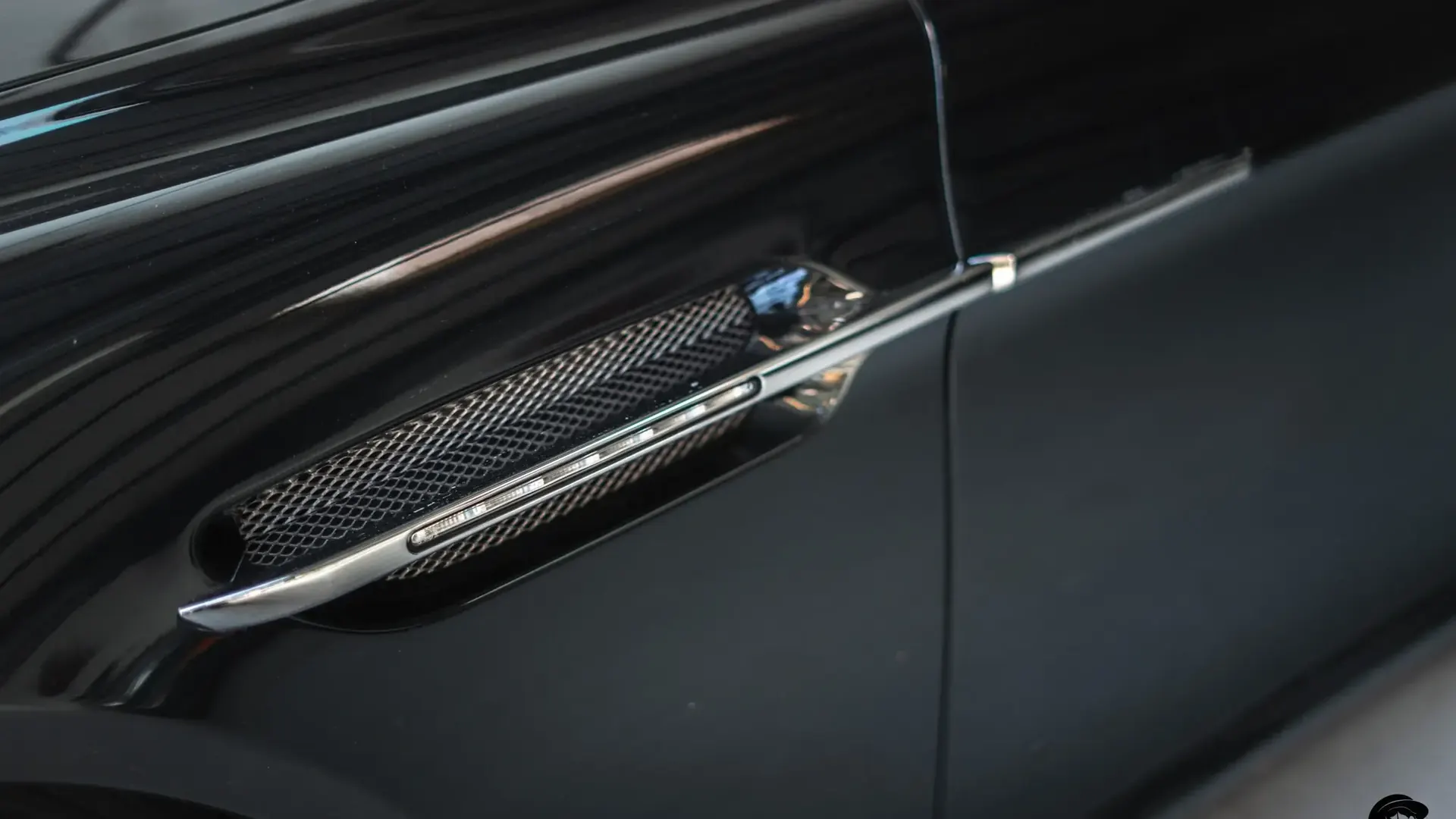 Aston Martin Rapide — photo 28