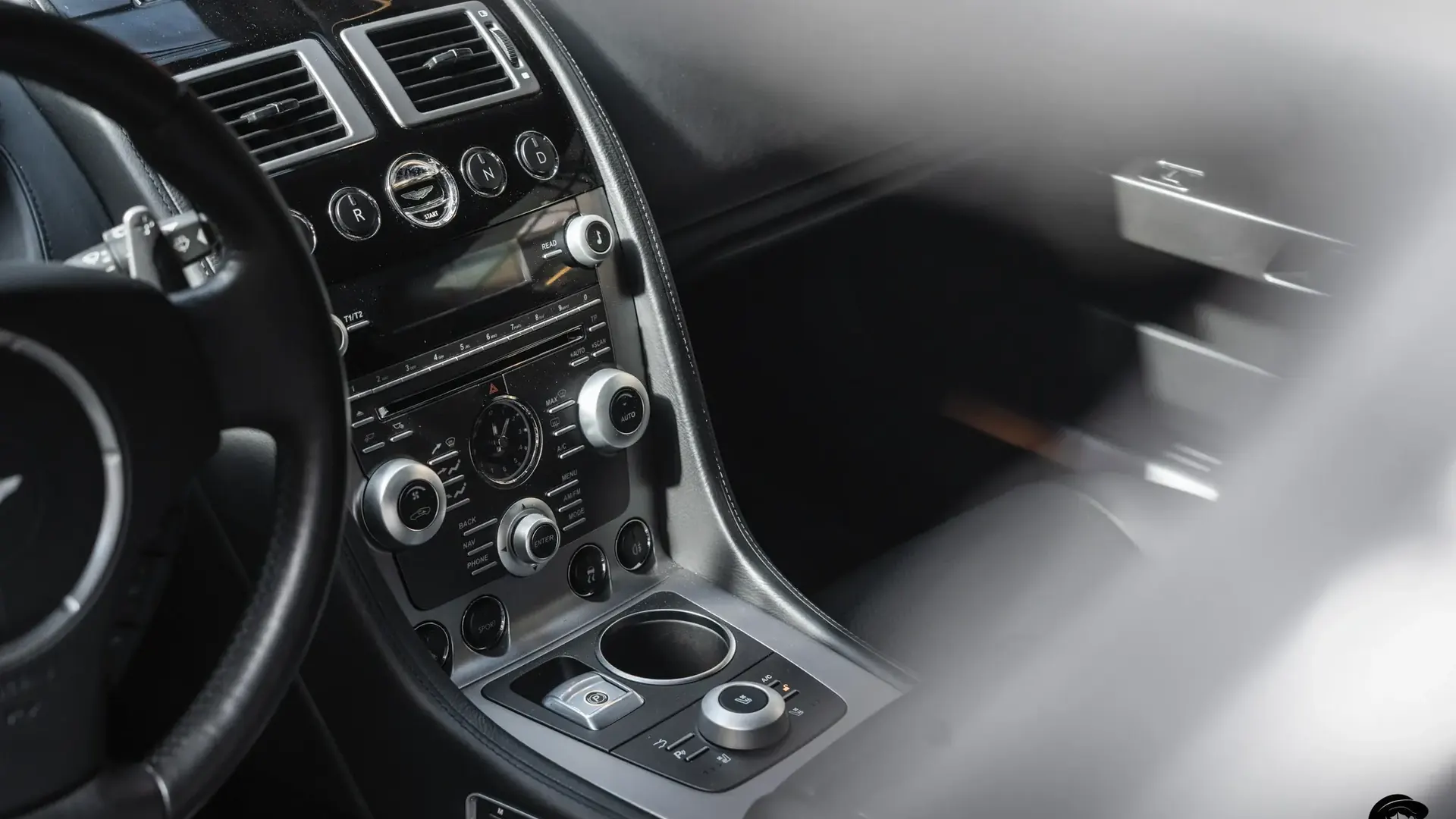 Aston Martin Rapide — photo 11
