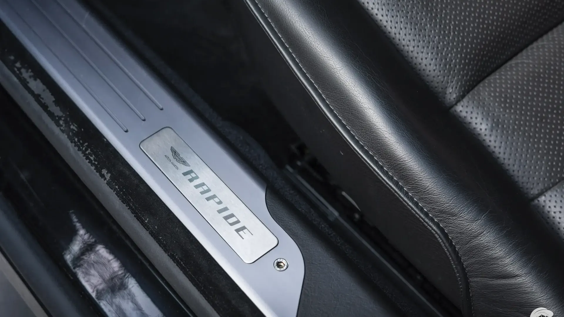 Aston Martin Rapide — photo 15