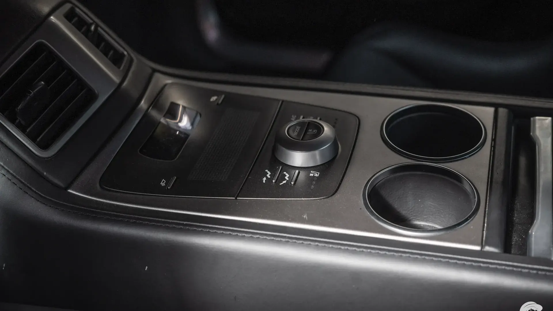 Aston Martin Rapide — photo 25