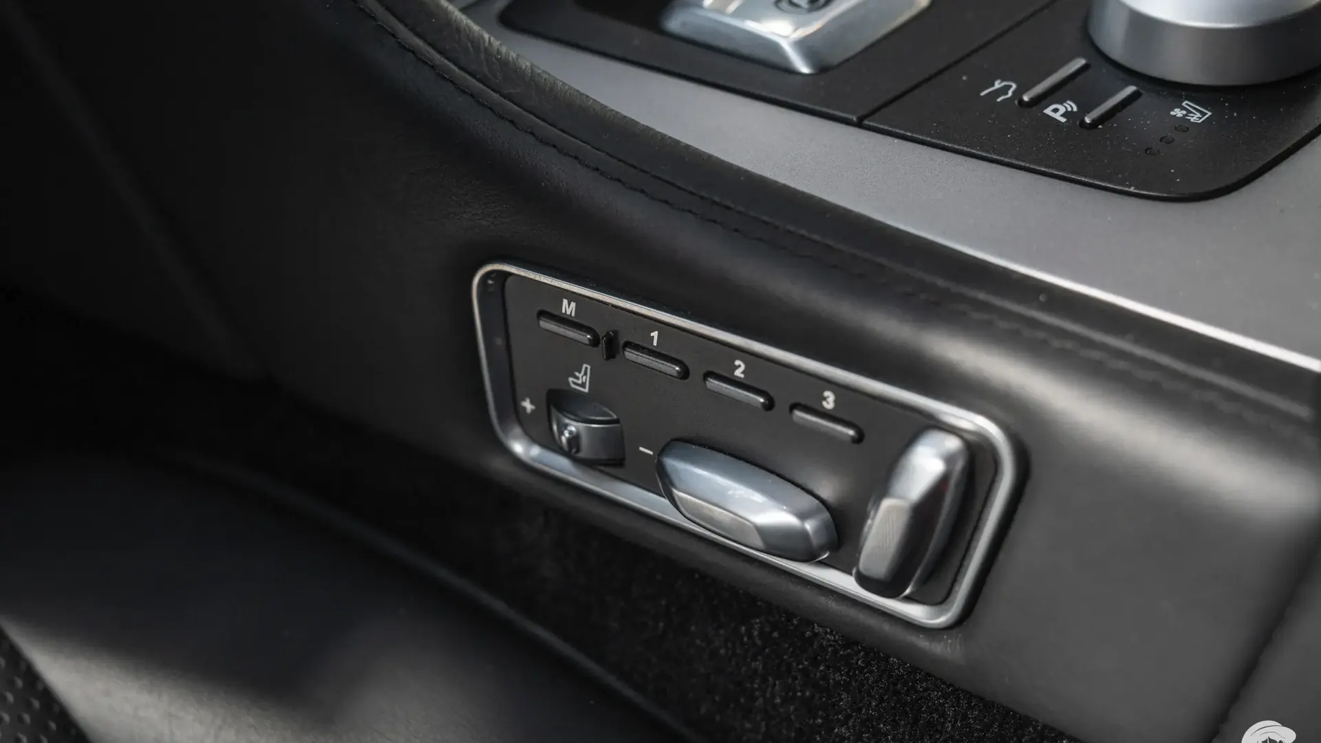 Aston Martin Rapide — photo 18