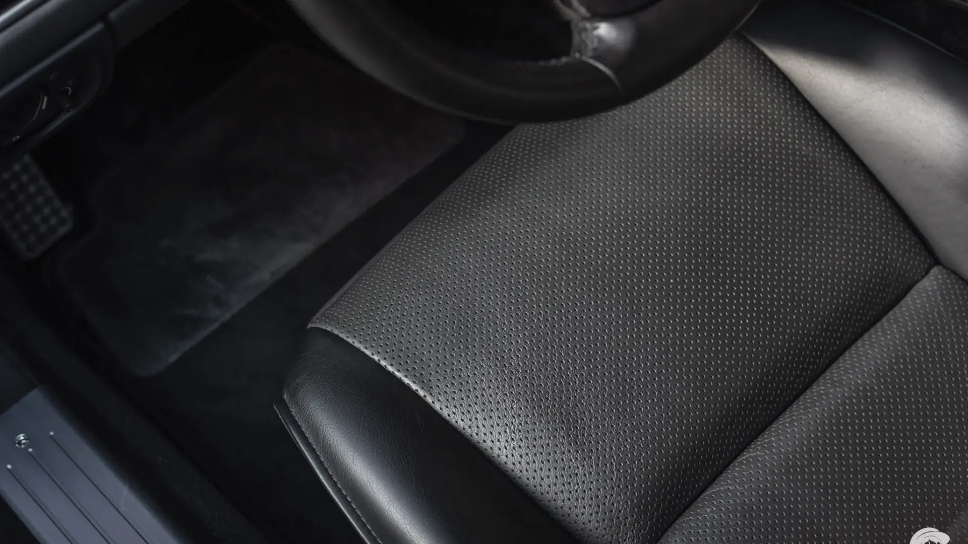 Aston Martin Rapide — photo 12