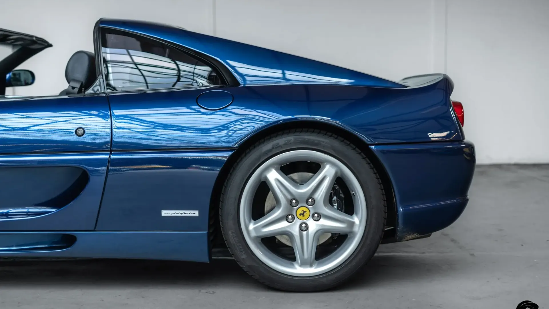 Ferrari F355 — photo 9