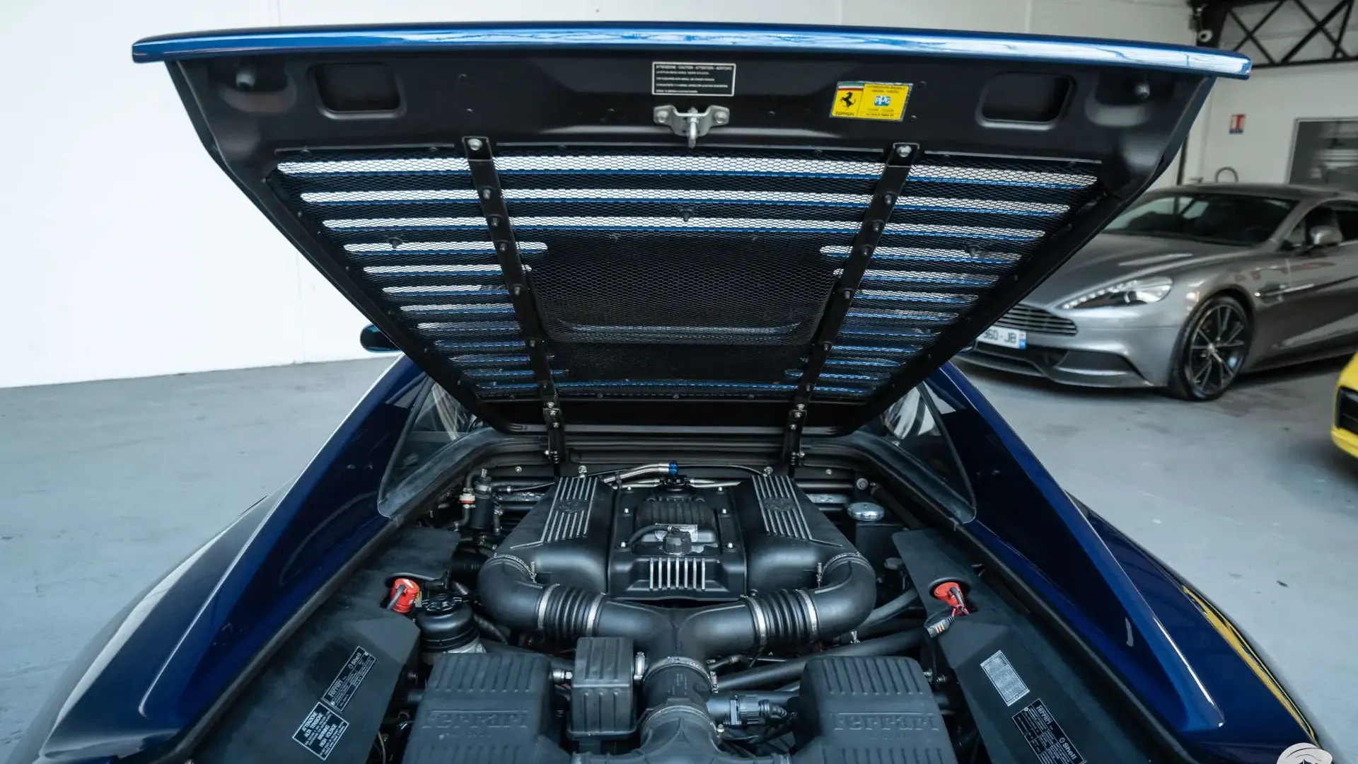 Ferrari F355 — photo 50