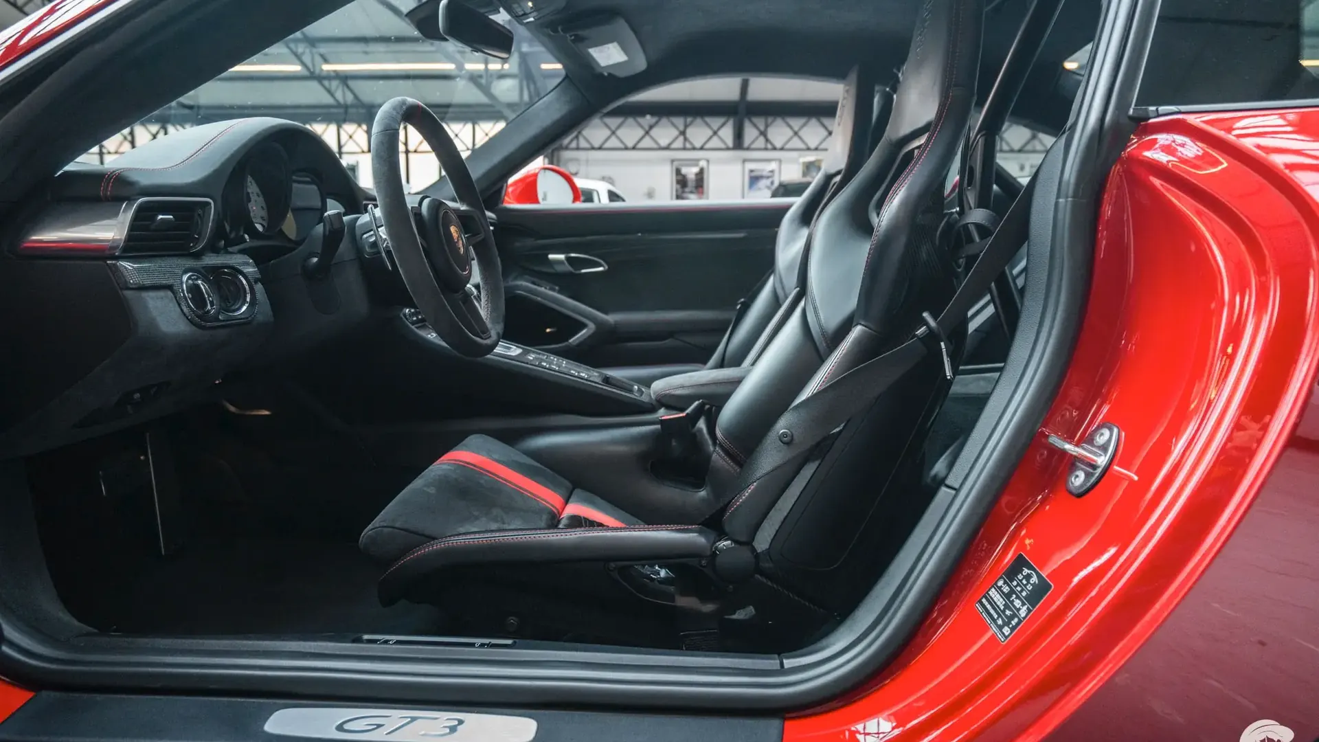 Porsche 911 — photo 17