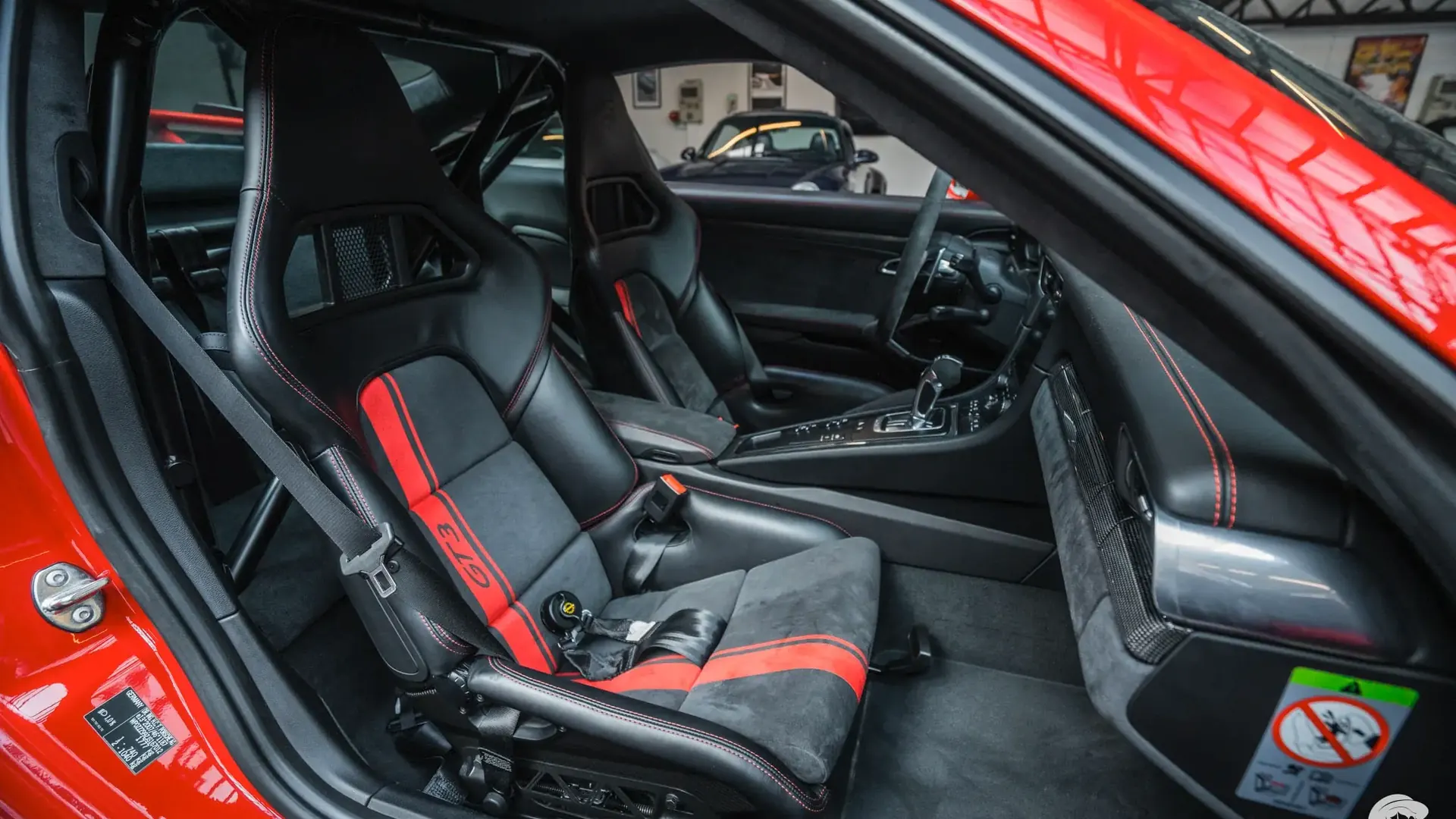 Porsche 911 — photo 13