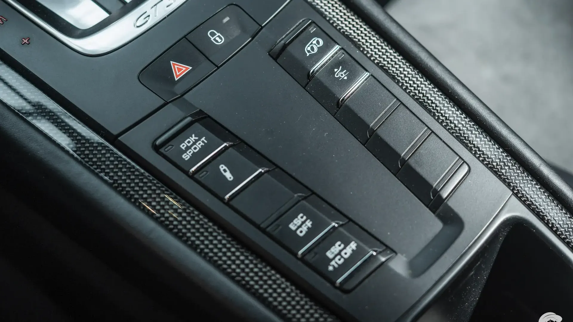 Porsche 911 — photo 25
