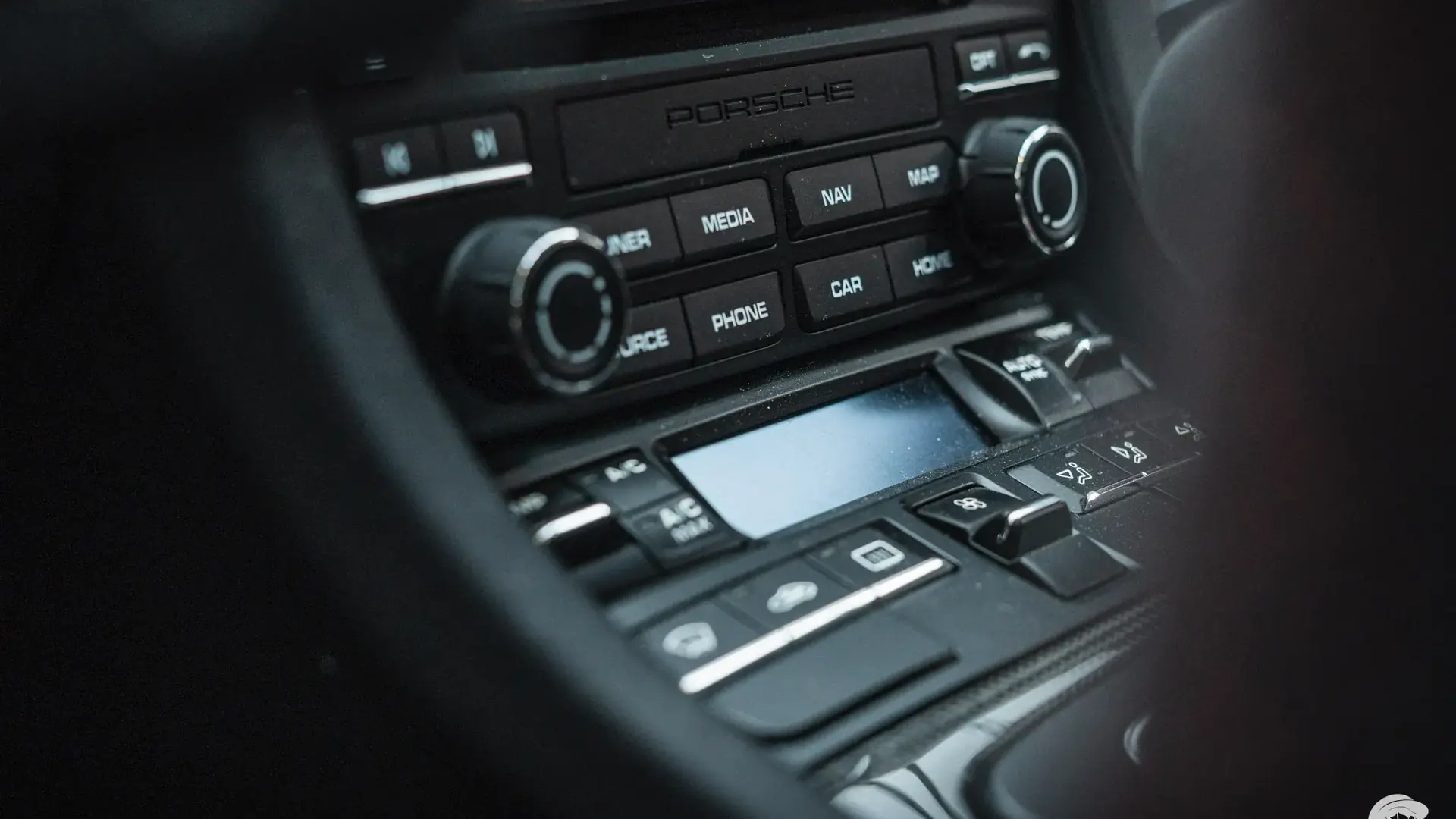 Porsche 911 — photo 26