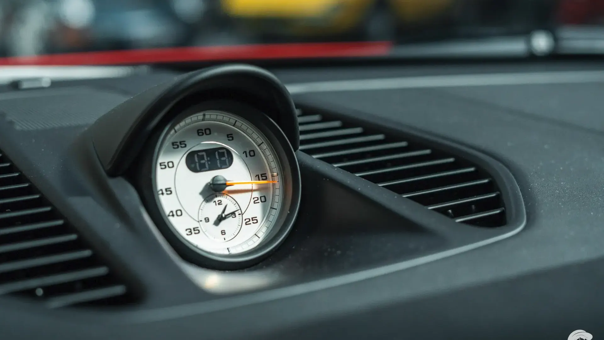 Porsche 911 — photo 28