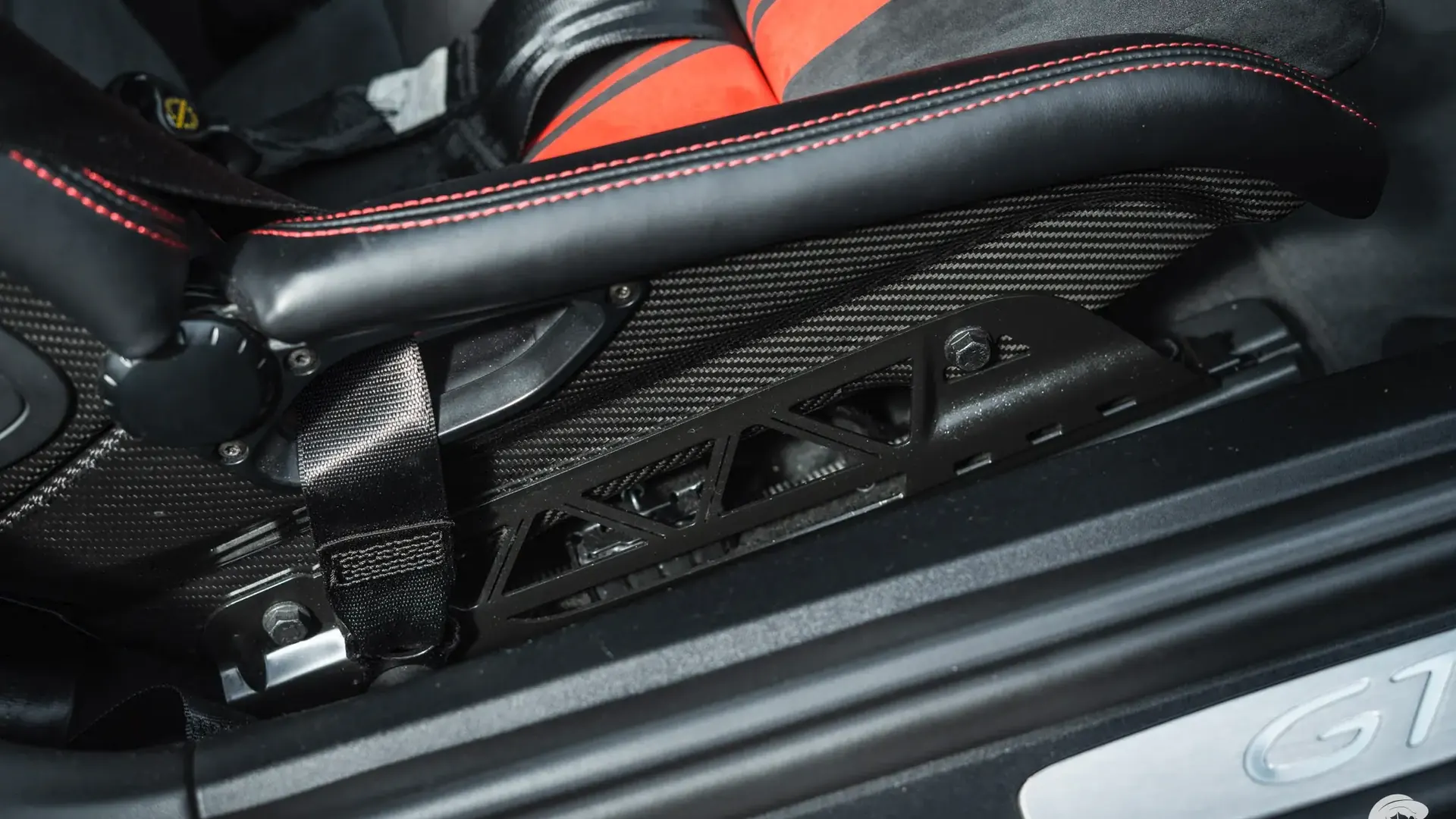 Porsche 911 — photo 31