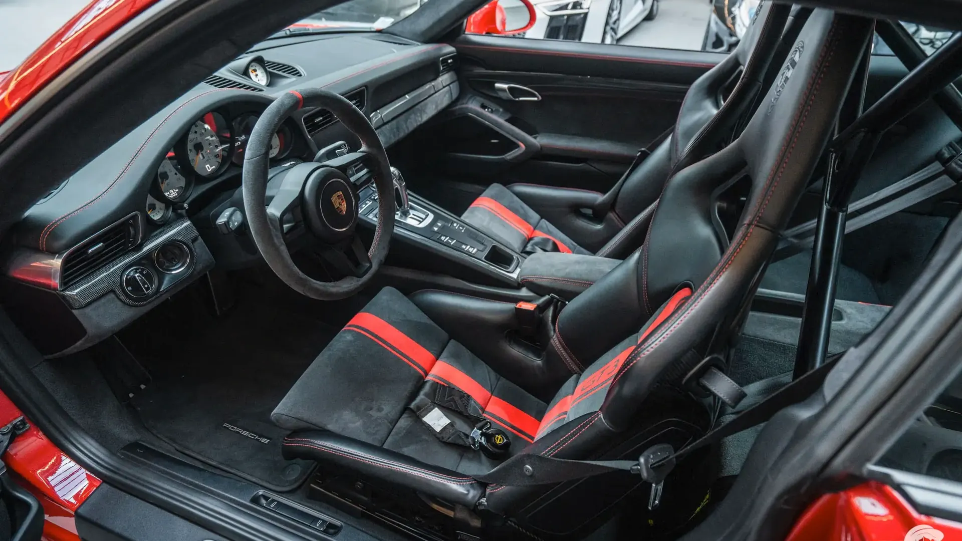 Porsche 911 — photo 16