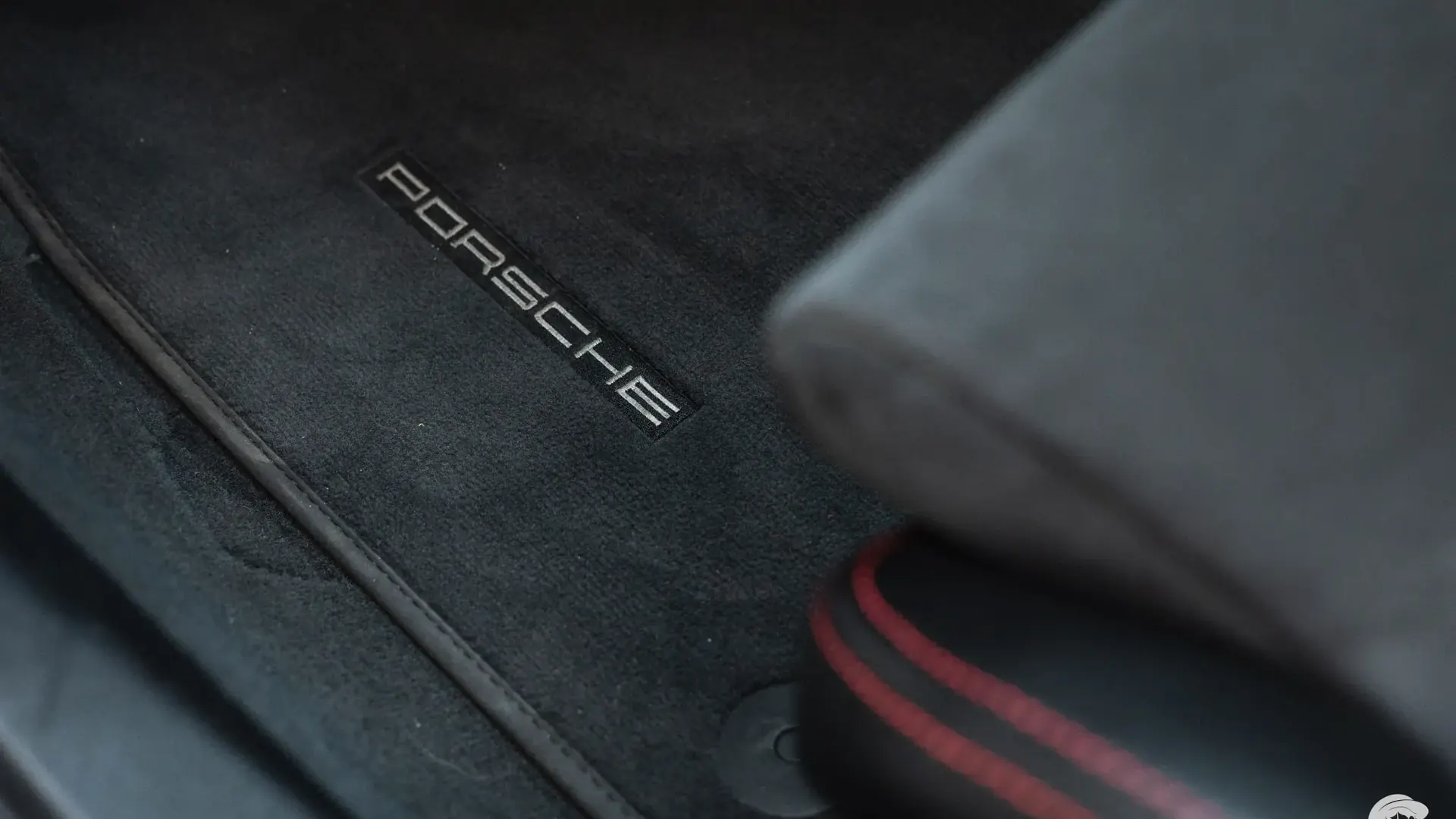 Porsche 911 — photo 30