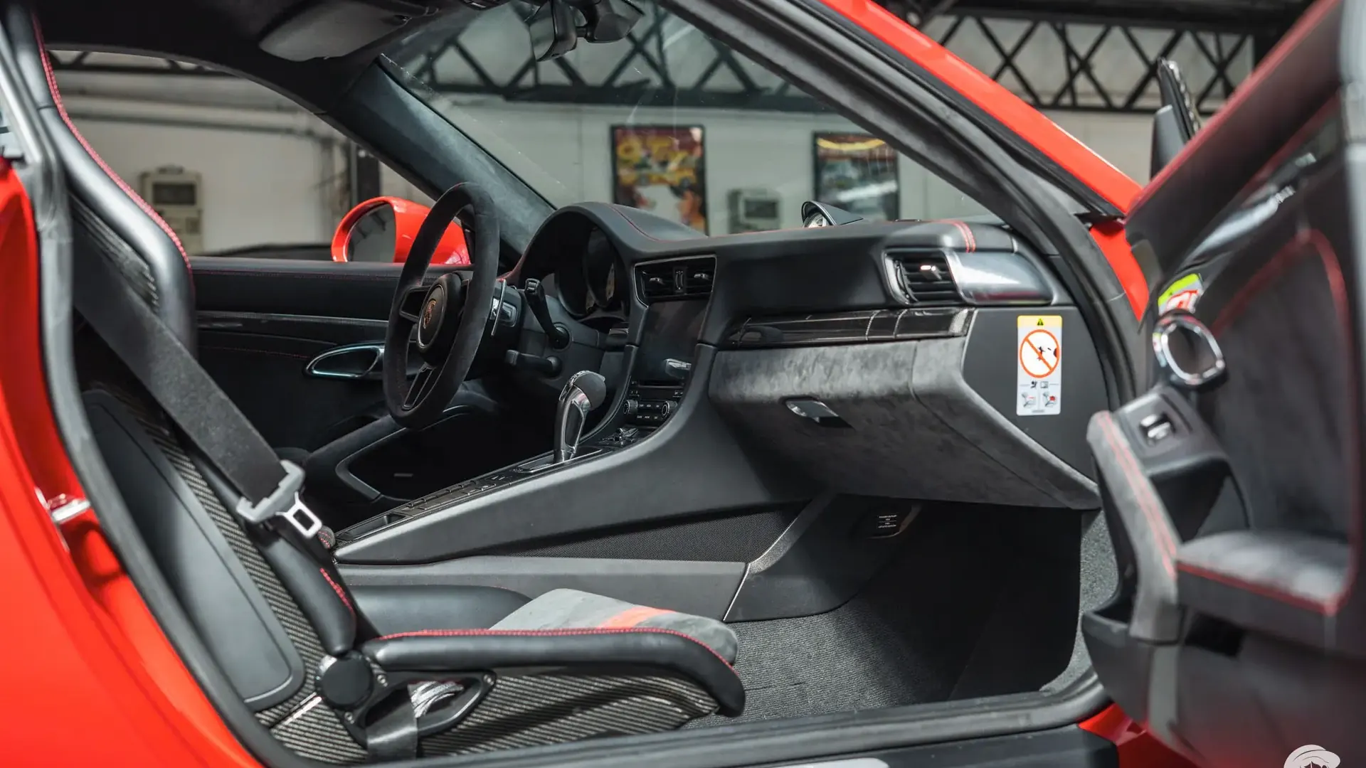 Porsche 911 — photo 14