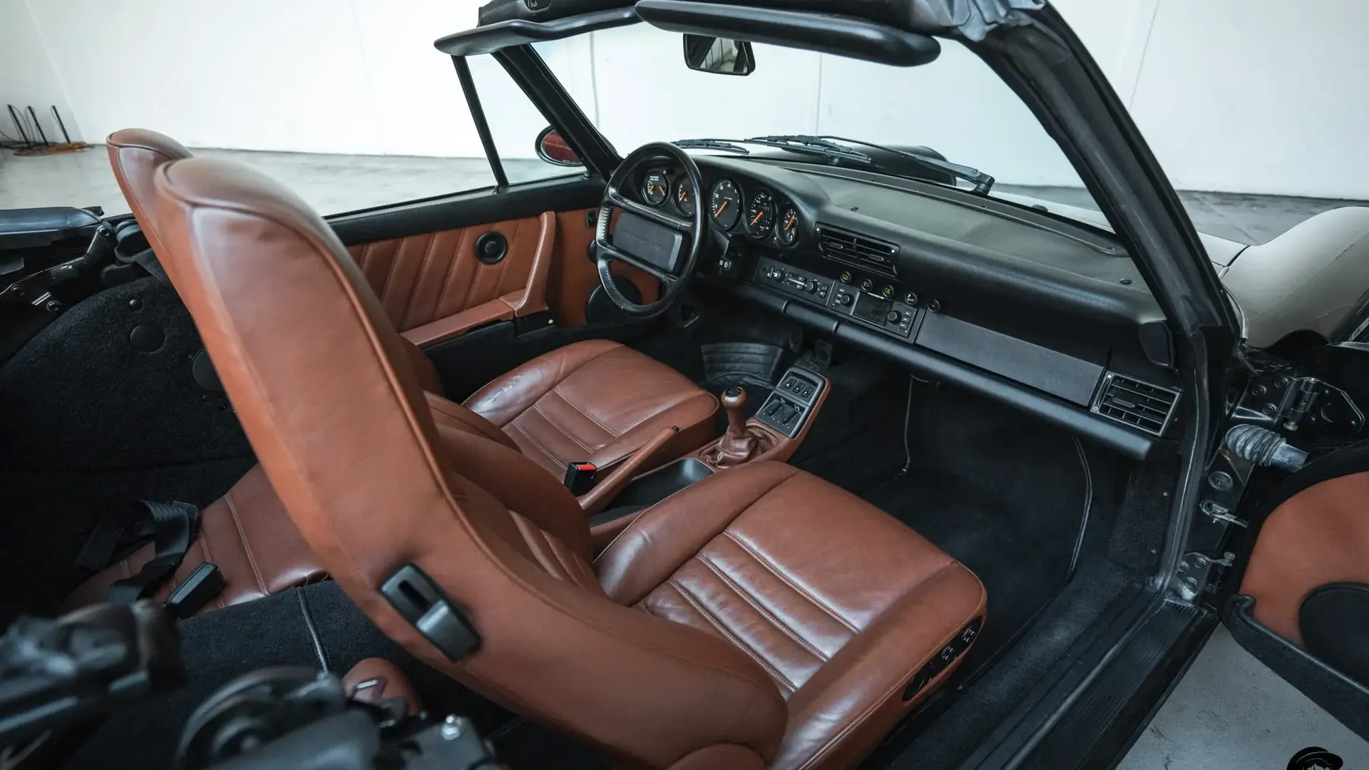 Porsche 911 — photo 24