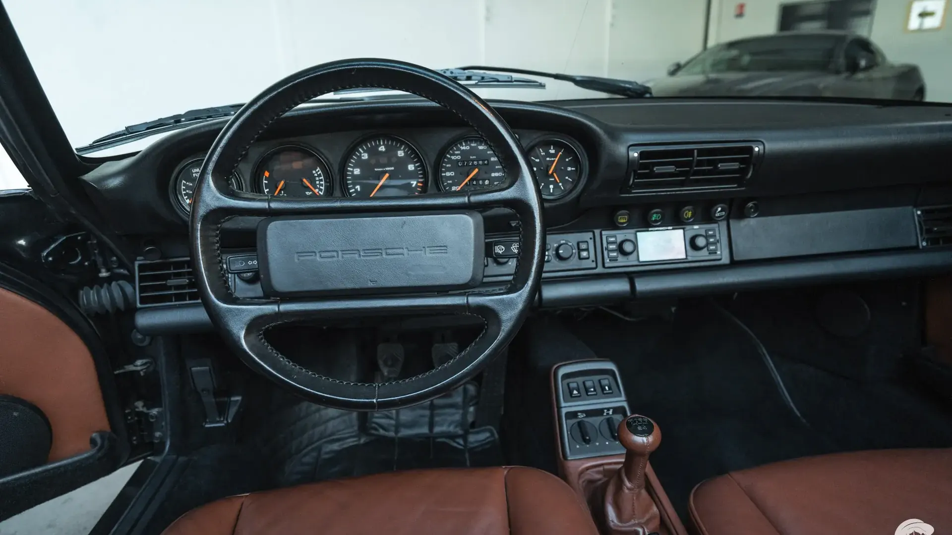 Porsche 911 — photo 13