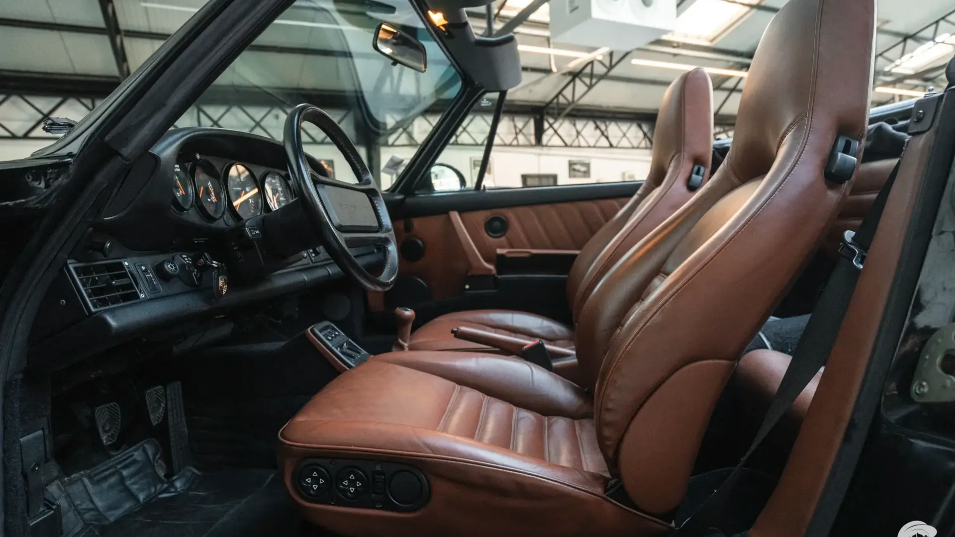 Porsche 911 — photo 11