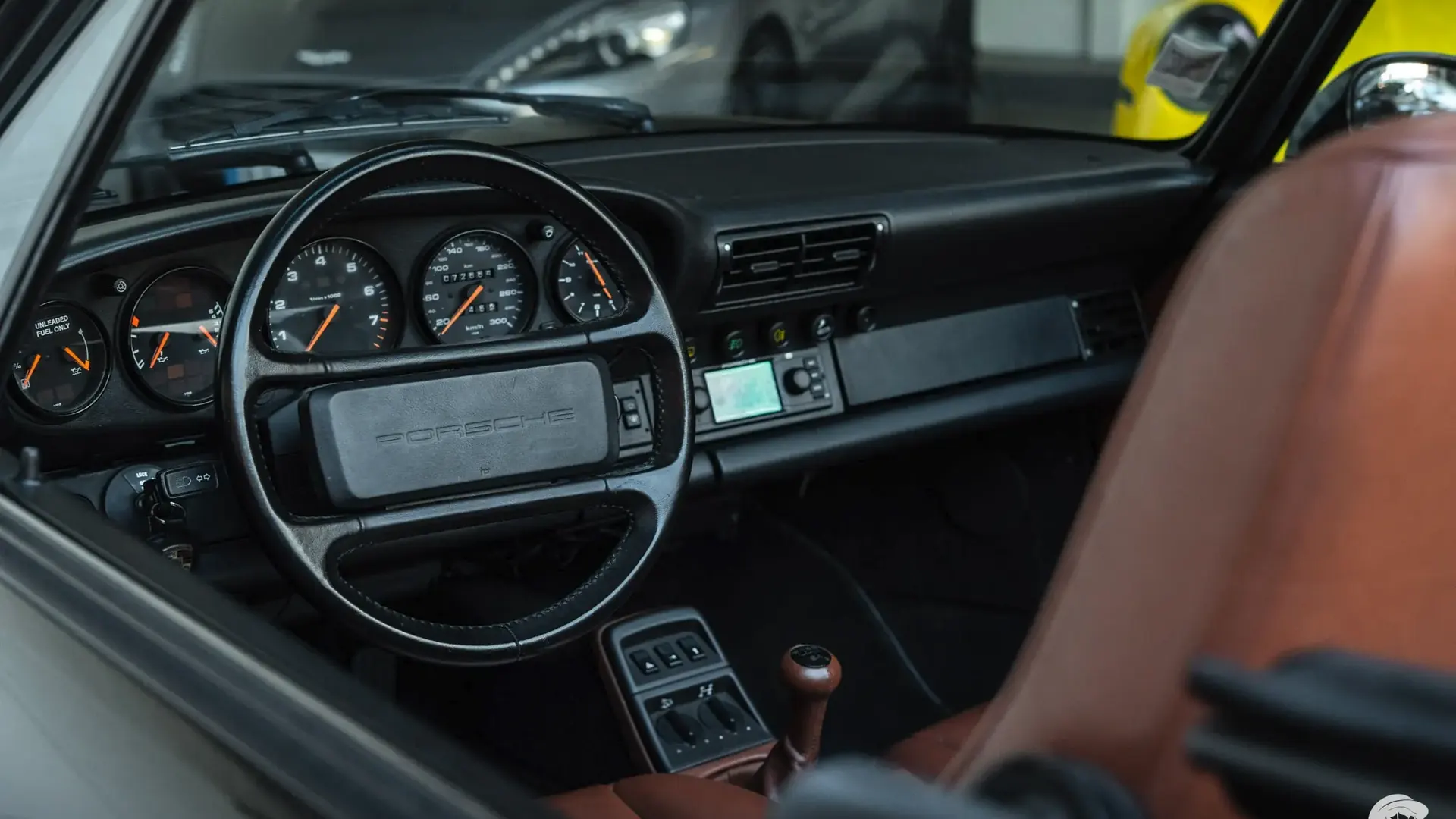 Porsche 911 — photo 21