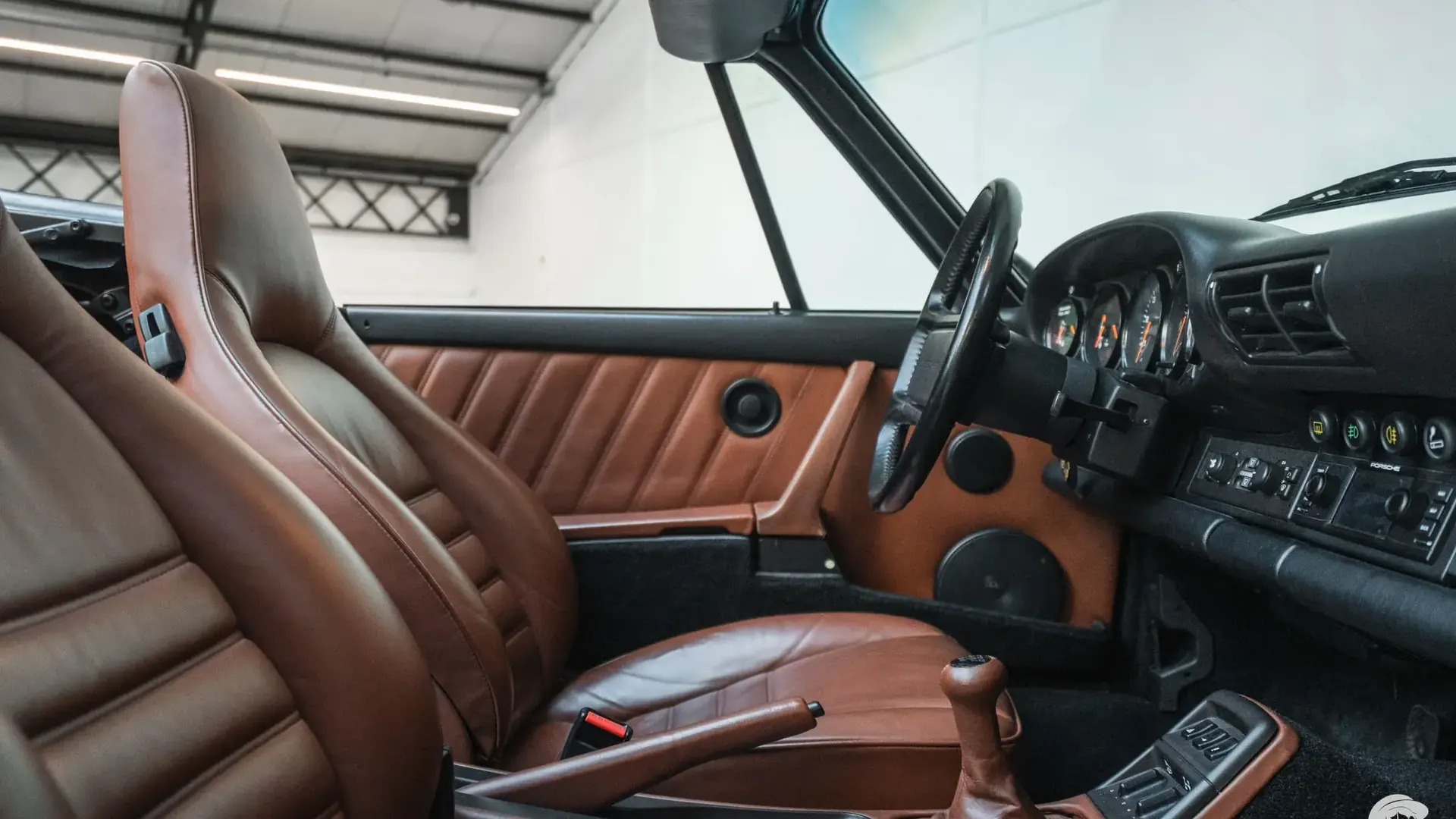 Porsche 911 — photo 25