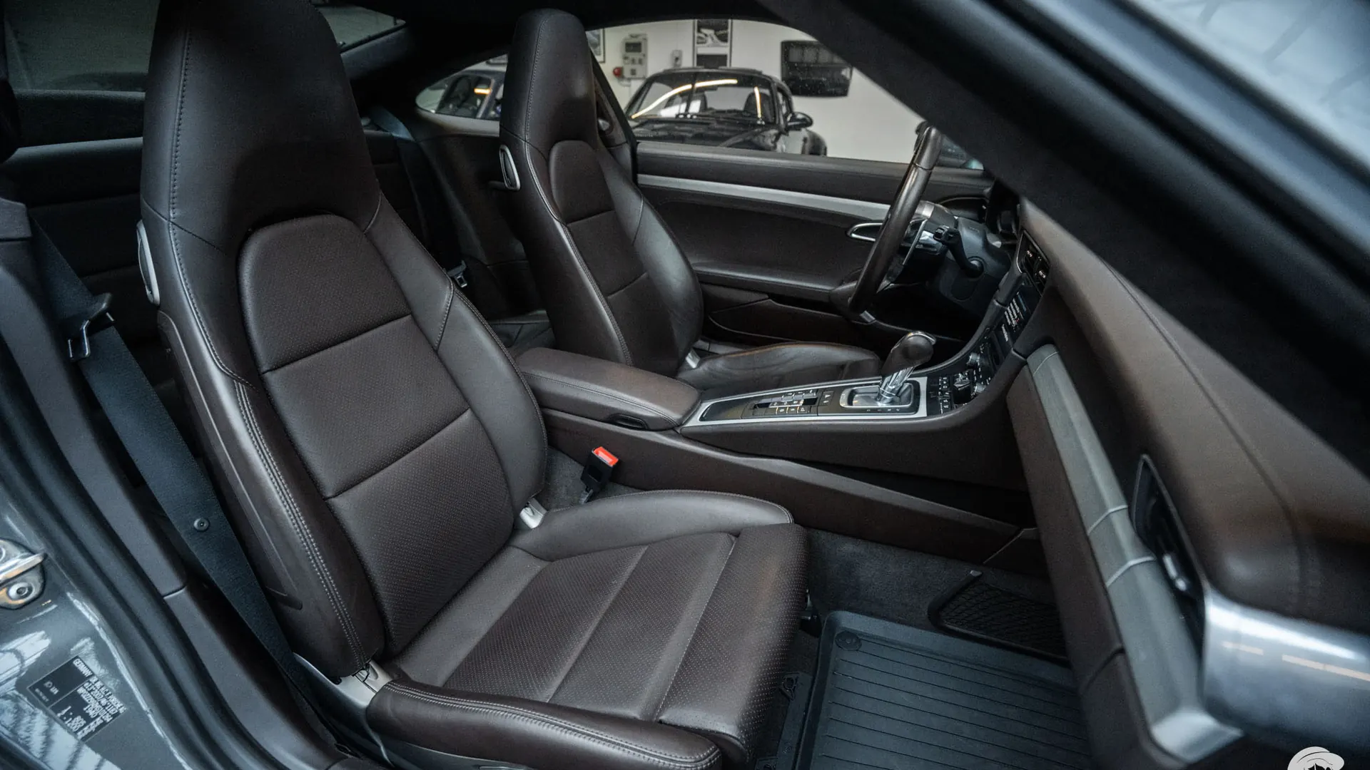 Porsche 911 — photo 23