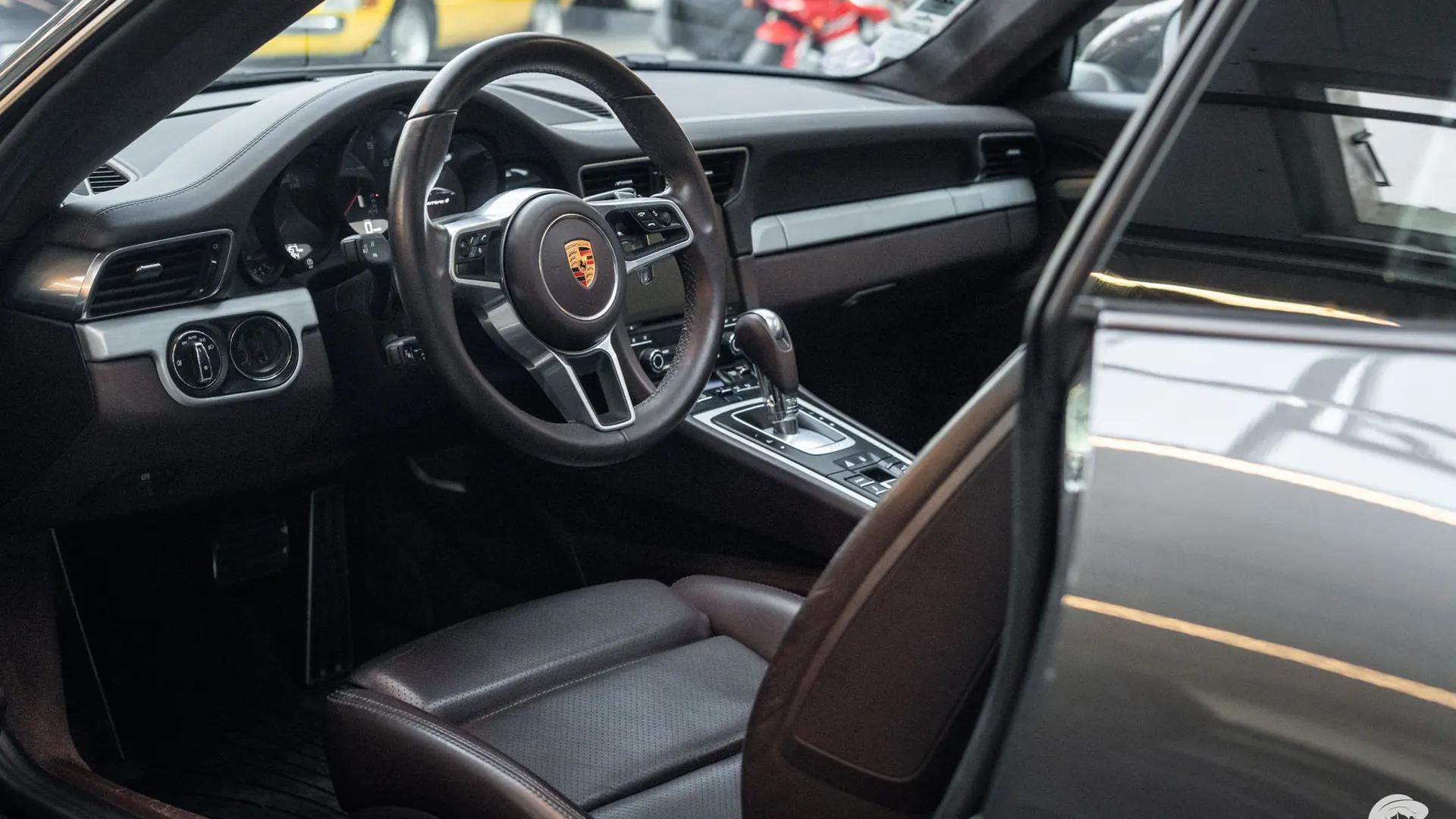 Porsche 911 — photo 10