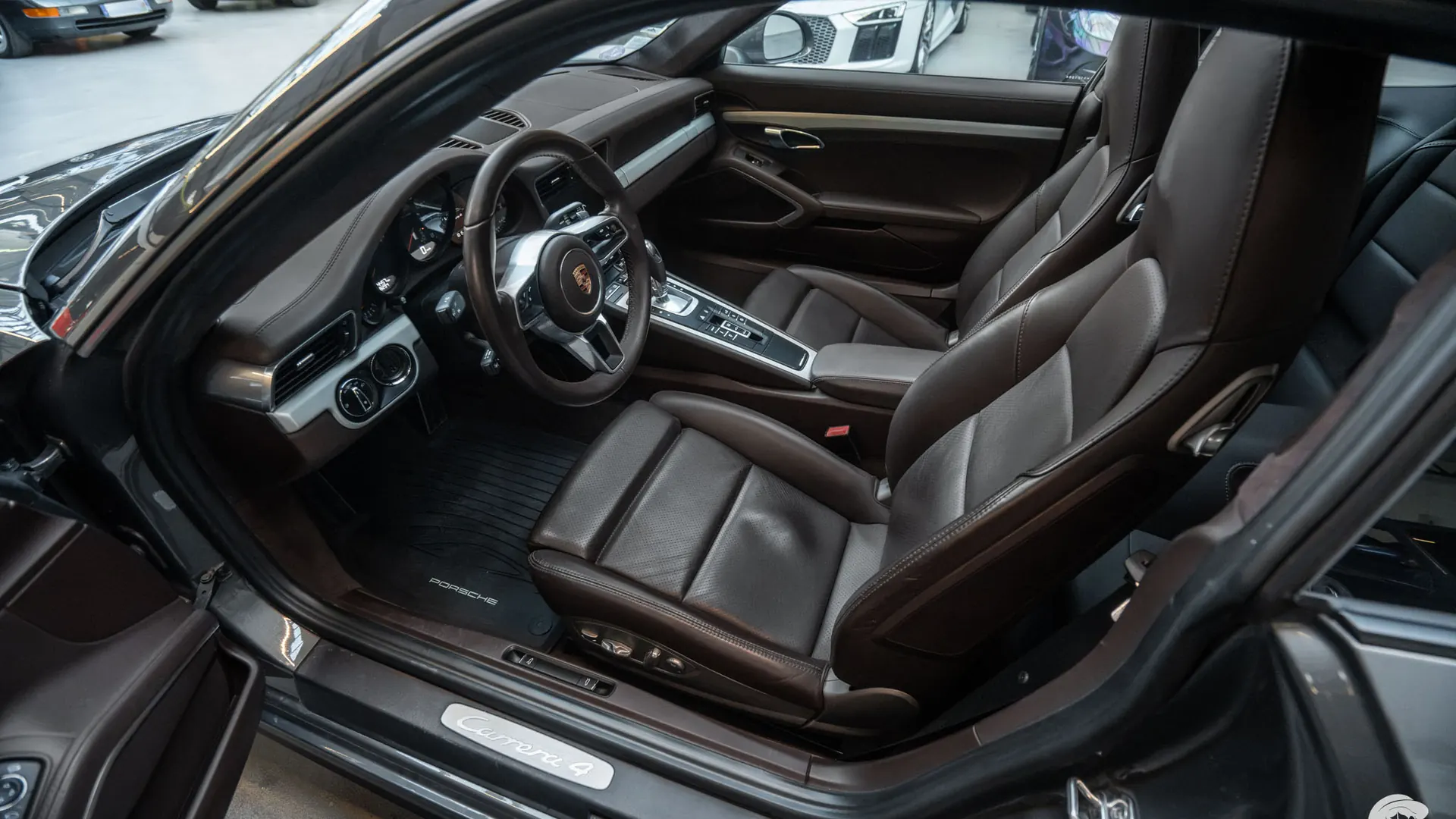 Porsche 911 — photo 20