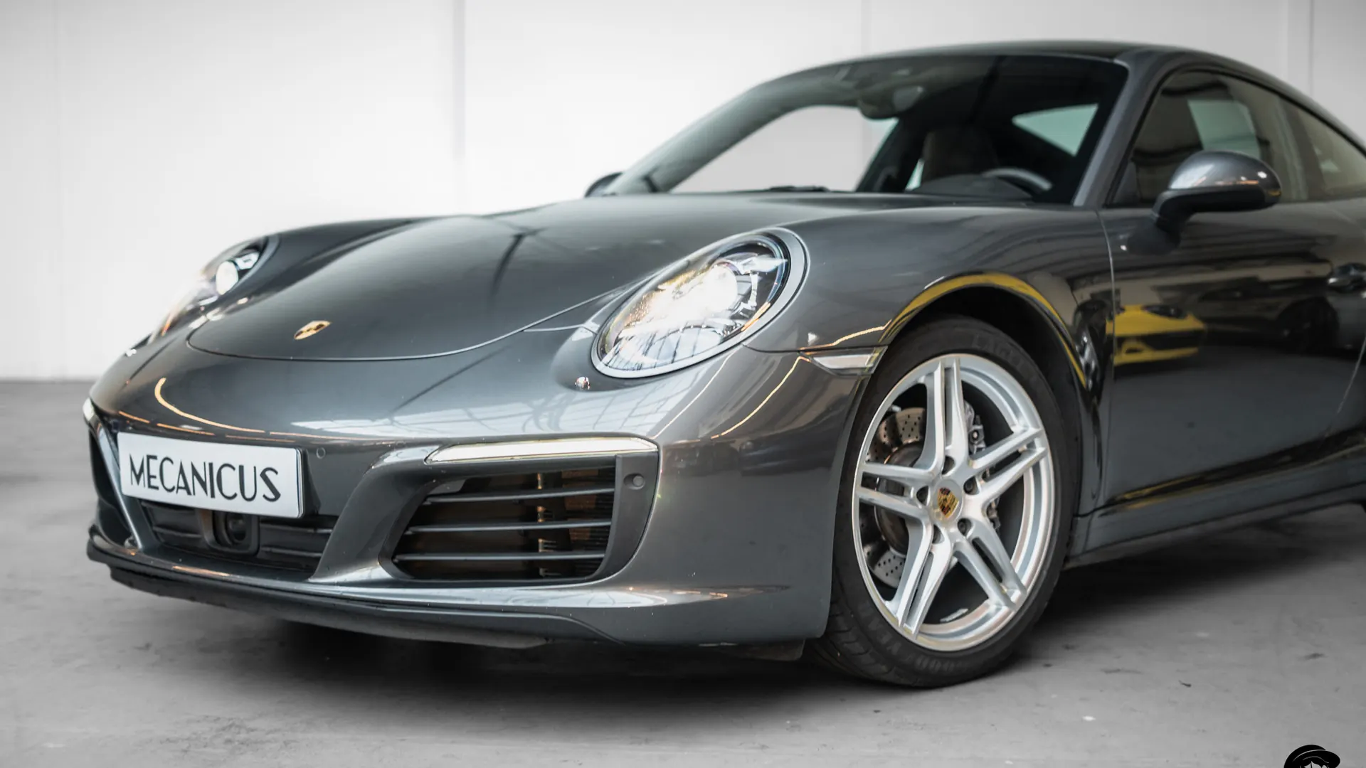 Porsche 911 — photo 32