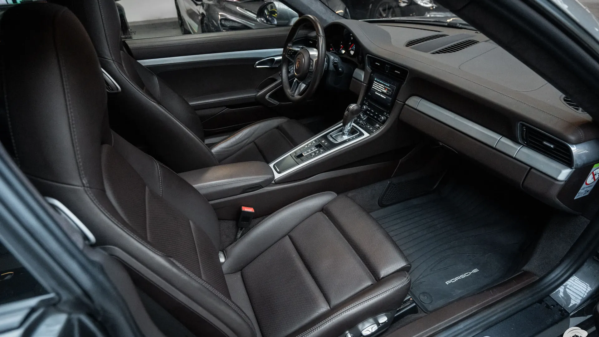 Porsche 911 — photo 19