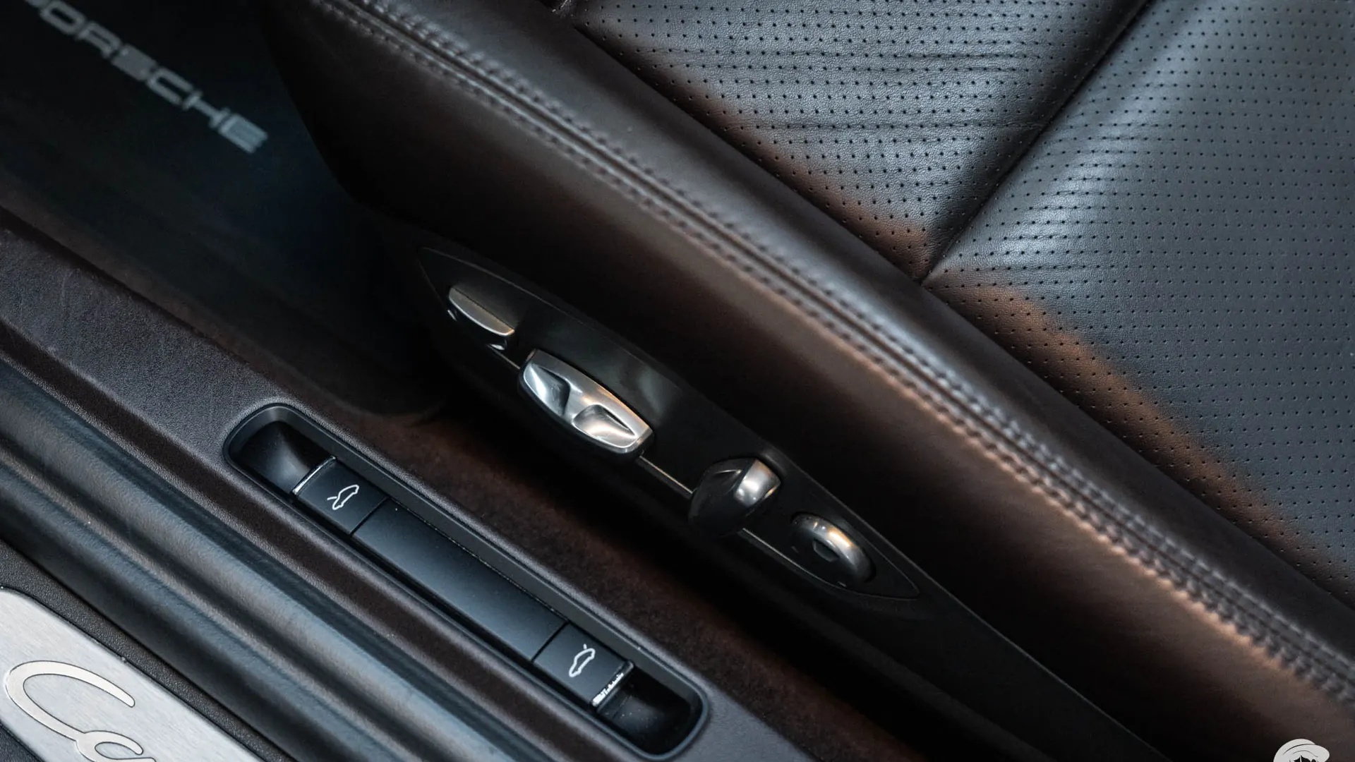 Porsche 911 — photo 26