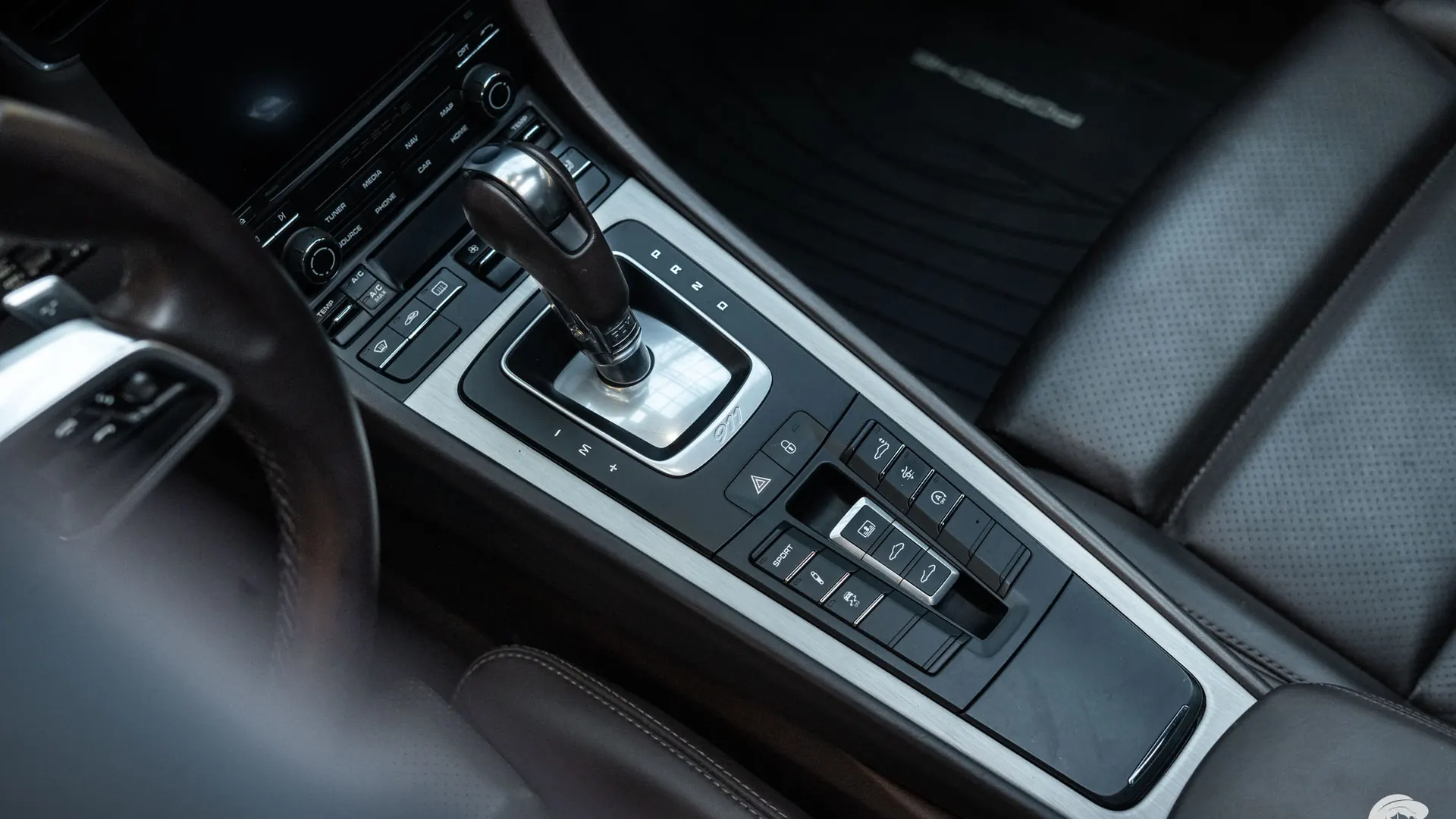 Porsche 911 — photo 25
